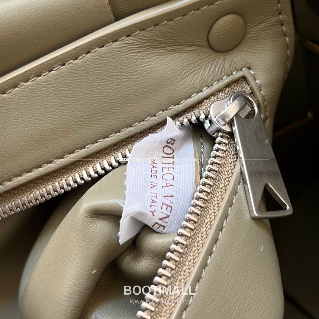 보테가베네타 카프스킨 슬림 숄더백 Bottega Veneta Calfskin Slim Shoulder Bag 741777 23cm 9