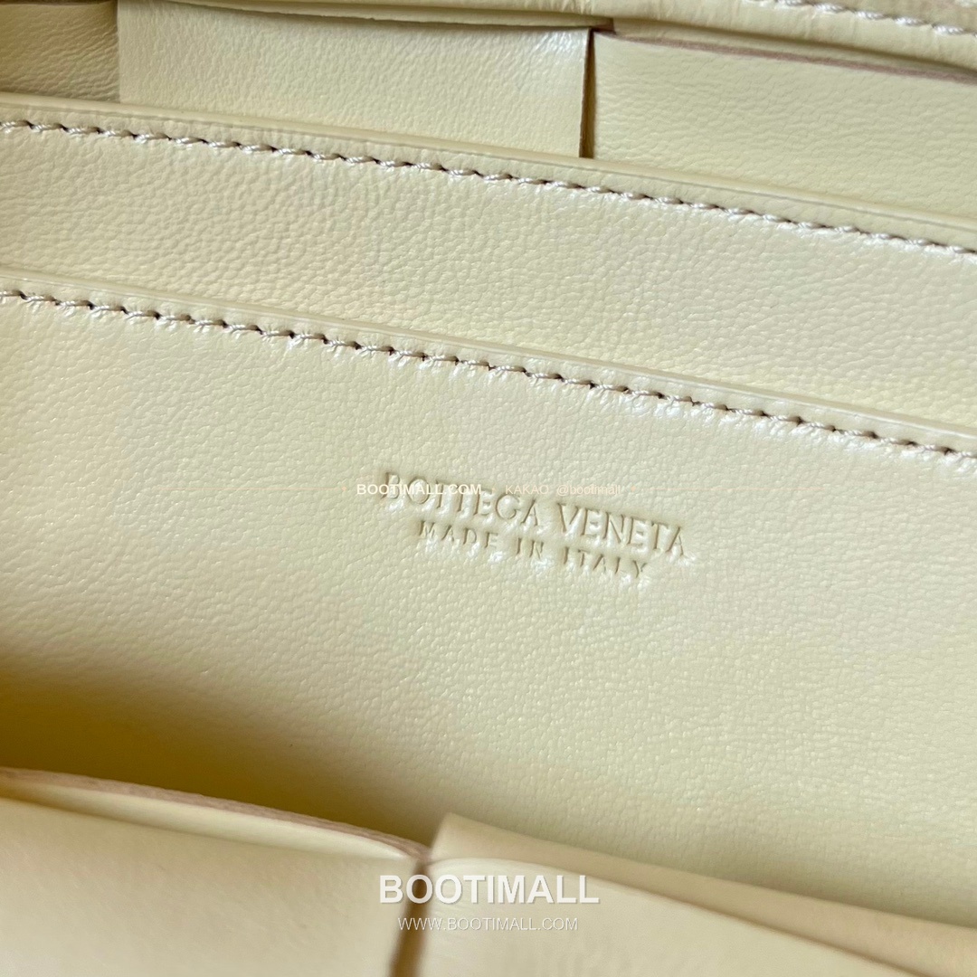 보테가베네타 카프스킨 슬림 미니 숄더백 Bottega Veneta Calfskin Slim Mini Shoulder Bag 755031 18cm 8