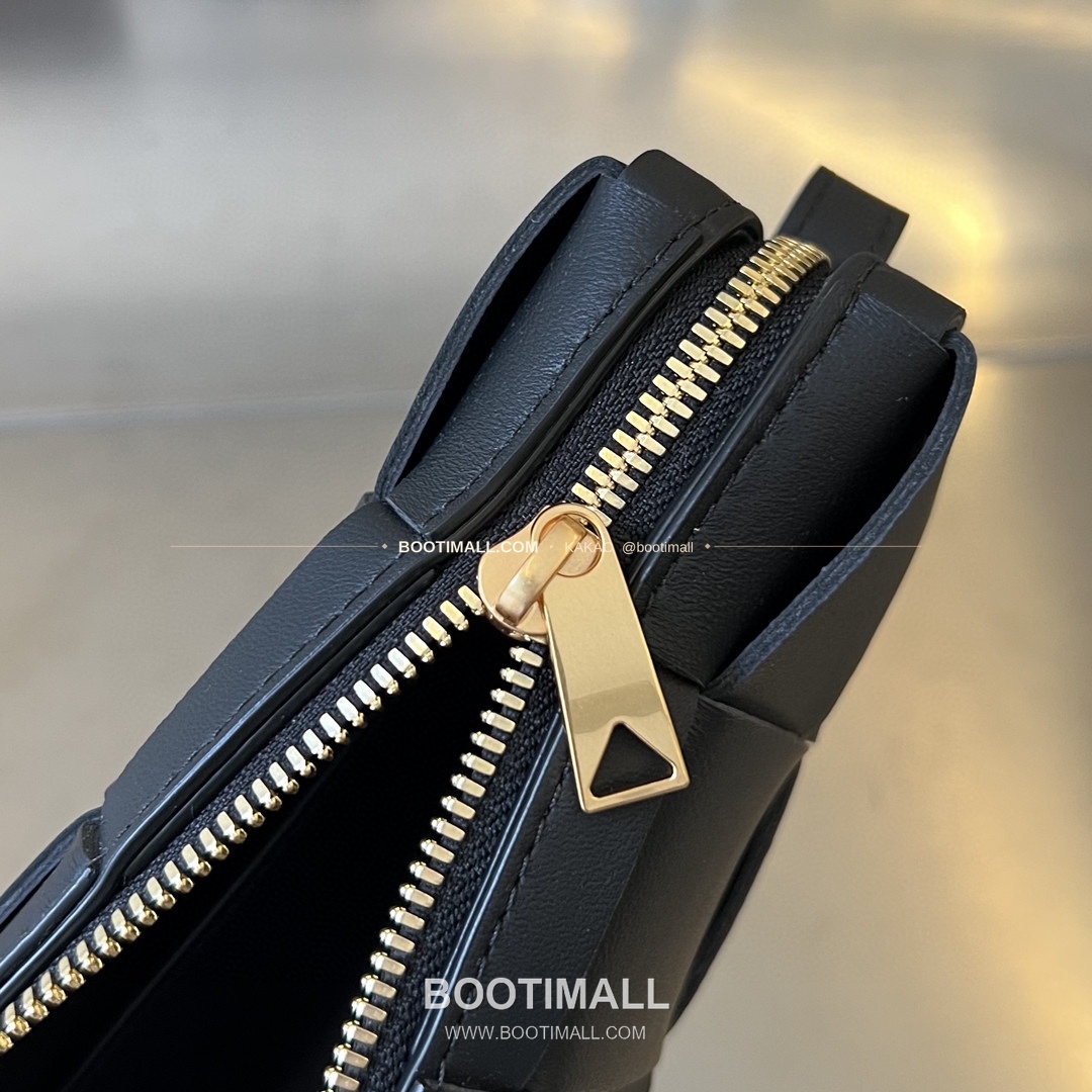 보테가베네타 카프스킨 슬림 미니 숄더백 Bottega Veneta Calfskin Slim Mini Shoulder Bag 755031 18cm 8