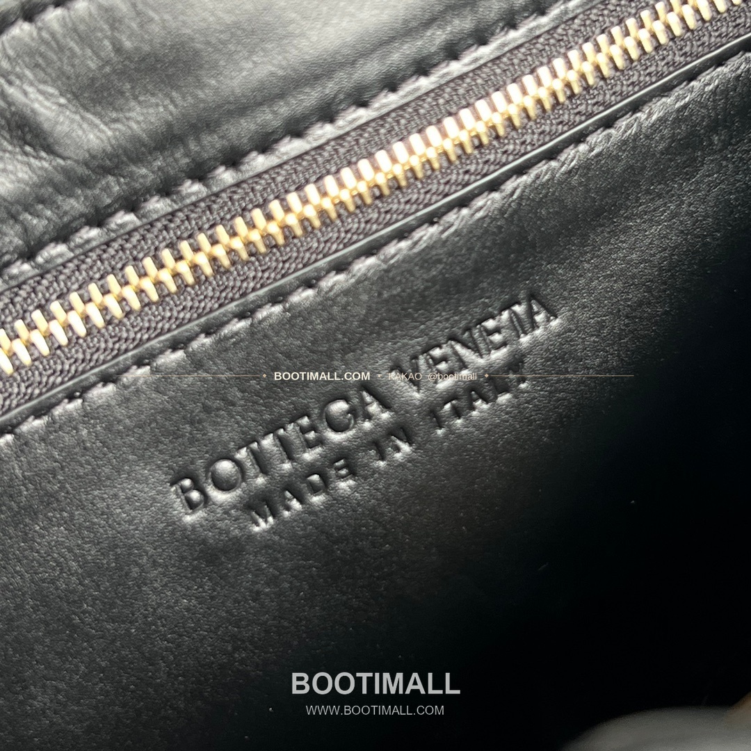 보테가베네타 스윙 인트레치아토 램스킨 플랩 토트백 Bottega Veneta Swing Intrecciato Lambskin Flap Tote Bag 764073 25cm 8