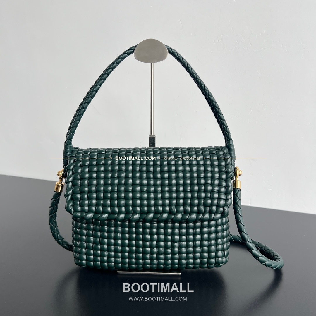 보테가베네타 스윙 인트레치아토 램스킨 플랩 토트백 Bottega Veneta Swing Intrecciato Lambskin Flap Tote Bag 764073 25cm 1