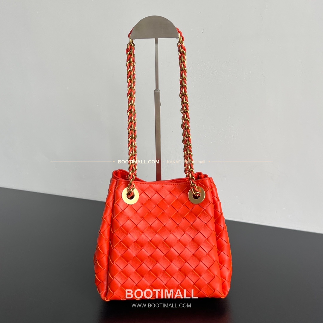 보테가베네타 체인 패러슈트 램스킨 버킷 숄더백 Bottega Veneta Chain Parachute Lambskin Bucket Shoulder Bag 817175 21cm 1