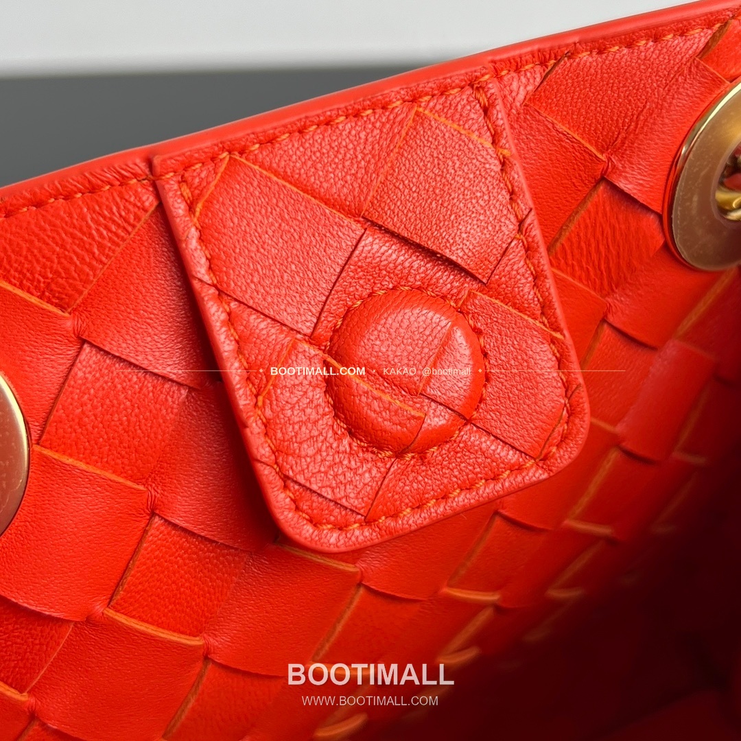 보테가베네타 체인 패러슈트 램스킨 버킷 숄더백 Bottega Veneta Chain Parachute Lambskin Bucket Shoulder Bag 817175 21cm 8