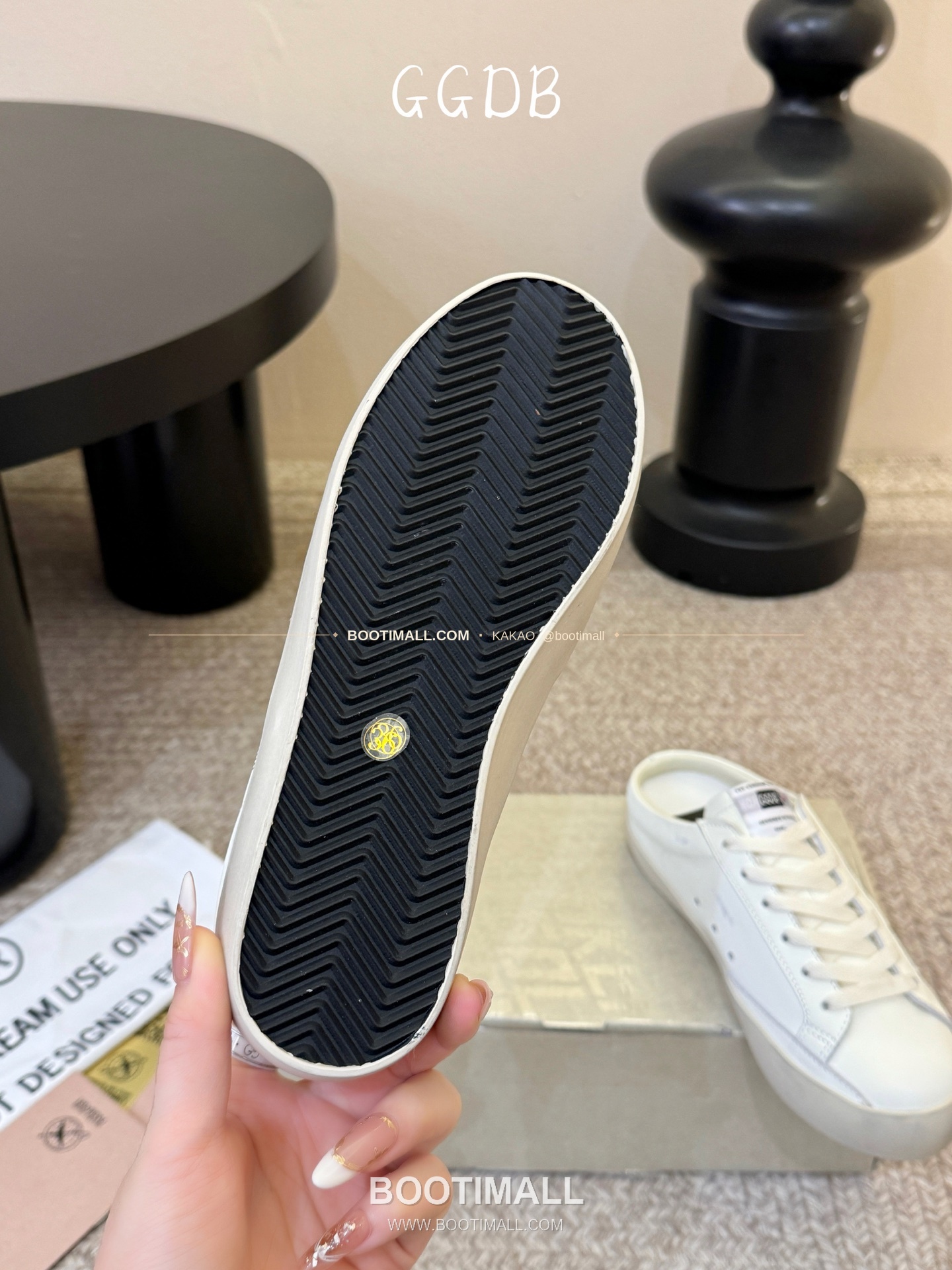 골든구스 2025SS 빈티지 디스트레스드 레더 로우탑 스니커즈 Golden Goose 2025 SS Distressed Leather Low Top Black Sneakers 3.5cm 9