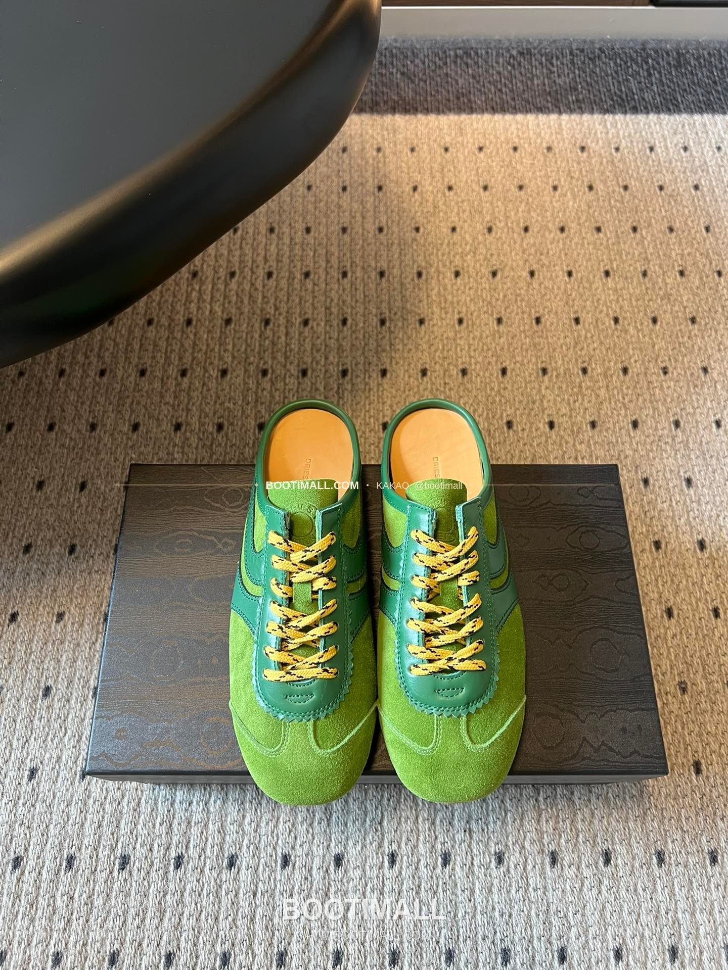 드리스반노튼 2026SS 소가죽 레이스업 독일군 하프 슬리퍼 스니커즈 Dries Van Noten 2026 SS Cow Leather Lace-Up German Trainer Half Mule Black Sneakers 1