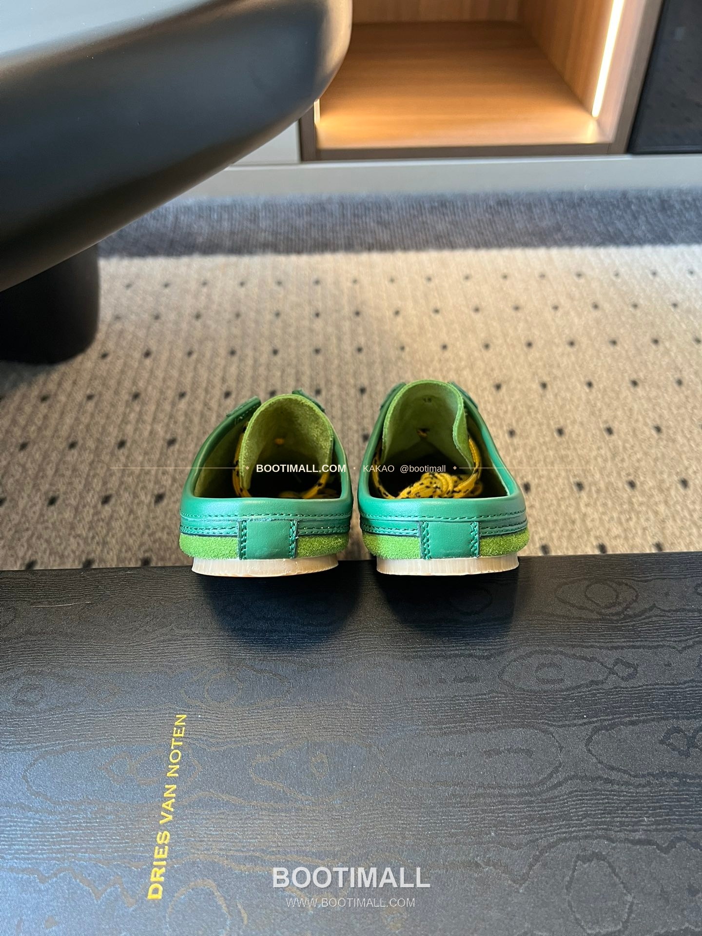 드리스반노튼 2026SS 소가죽 레이스업 독일군 하프 슬리퍼 스니커즈 Dries Van Noten 2026 SS Cow Leather Lace-Up German Trainer Half Mule Black Sneakers 9