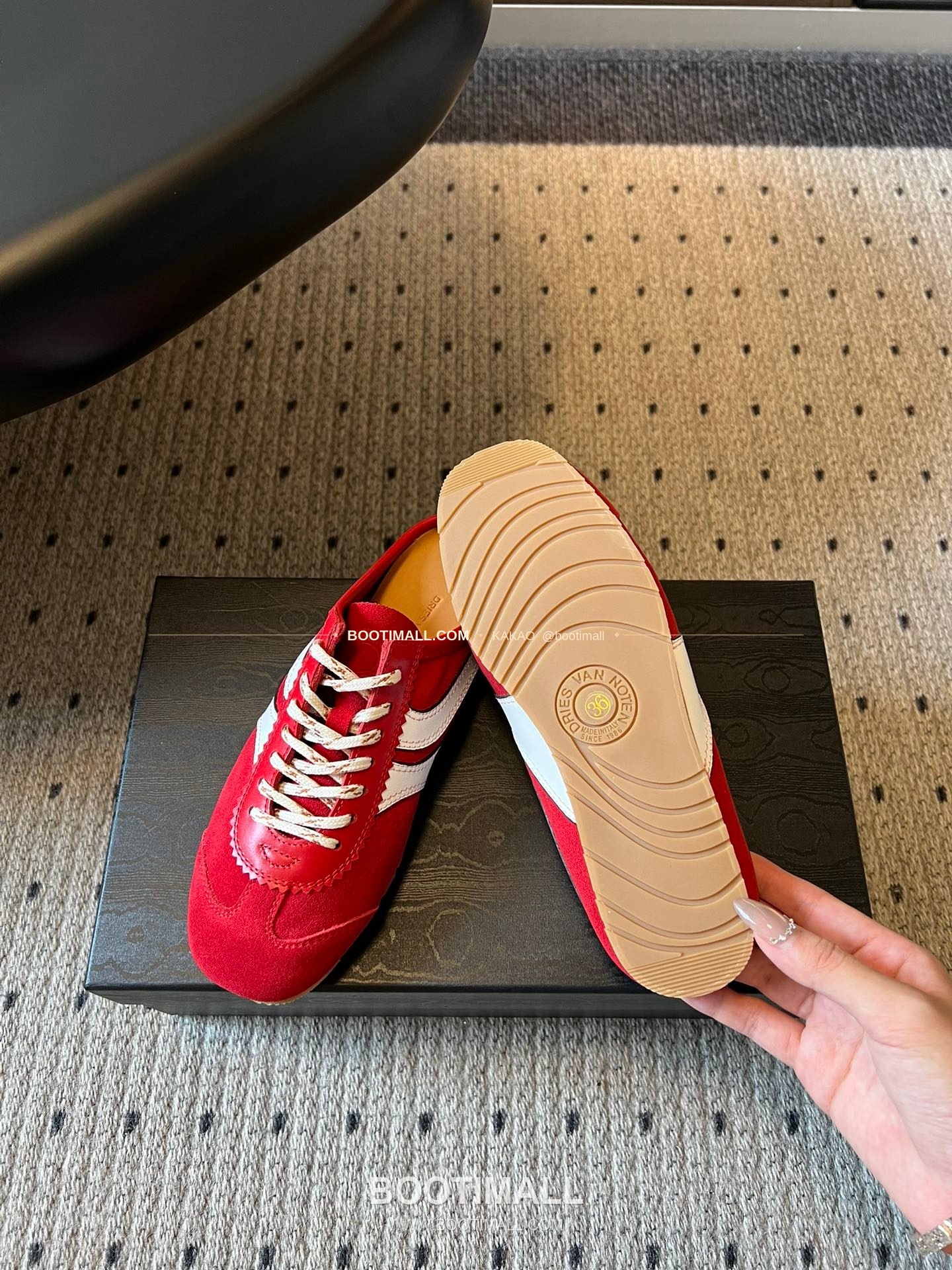 드리스반노튼 2026SS 소가죽 레이스업 독일군 하프 슬리퍼 스니커즈 Dries Van Noten 2026 SS Cow Leather Lace-Up German Trainer Half Mule Black Sneakers 3