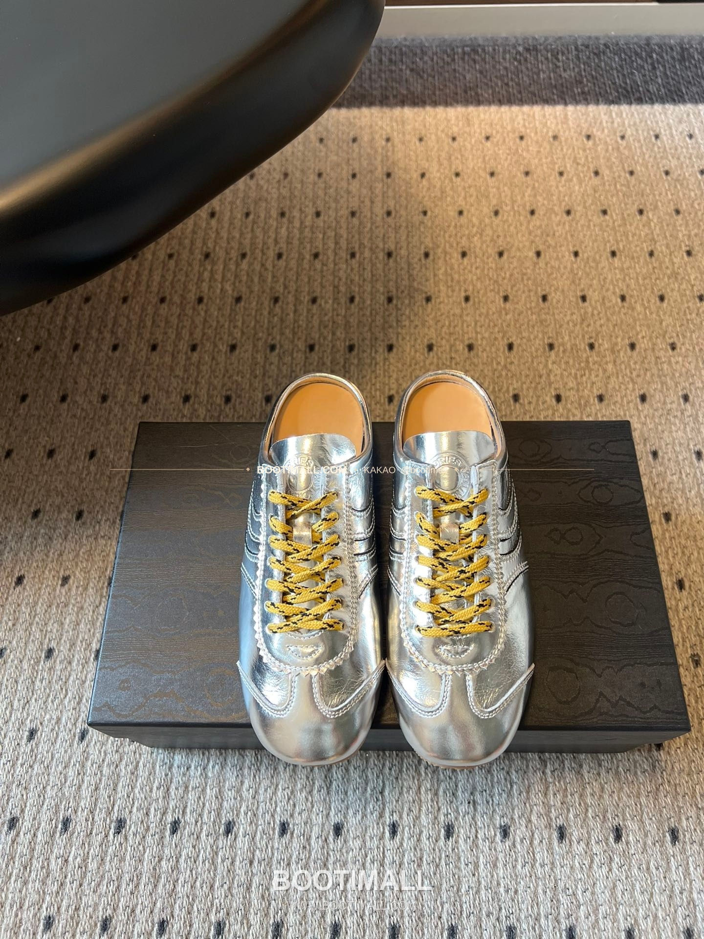 드리스반노튼 2026SS 소가죽 레이스업 독일군 하프 슬리퍼 스니커즈 Dries Van Noten 2026 SS Cow Leather Lace-Up German Trainer Half Mule Black Sneakers 1