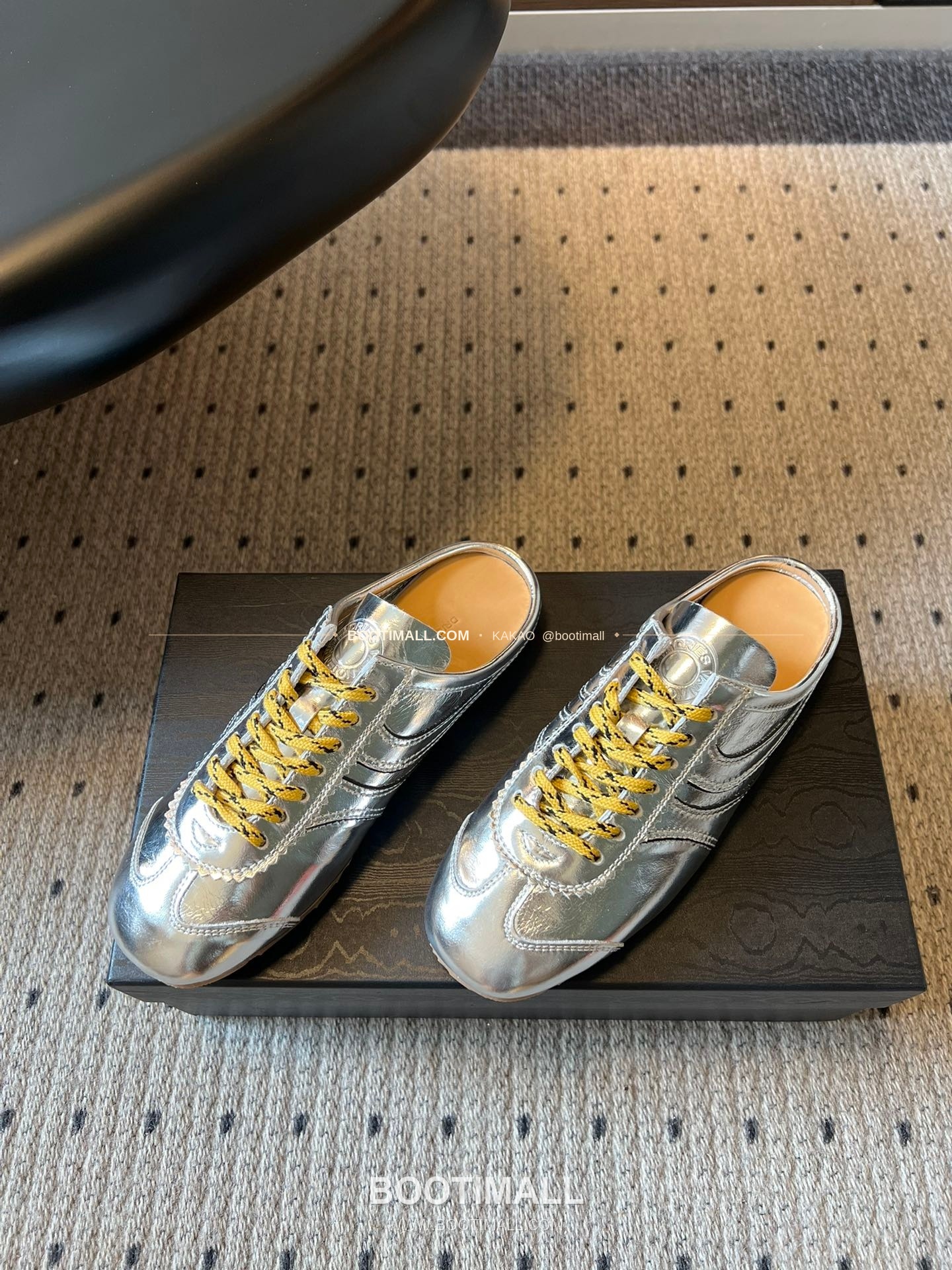 드리스반노튼 2026SS 소가죽 레이스업 독일군 하프 슬리퍼 스니커즈 Dries Van Noten 2026 SS Cow Leather Lace-Up German Trainer Half Mule Black Sneakers 2