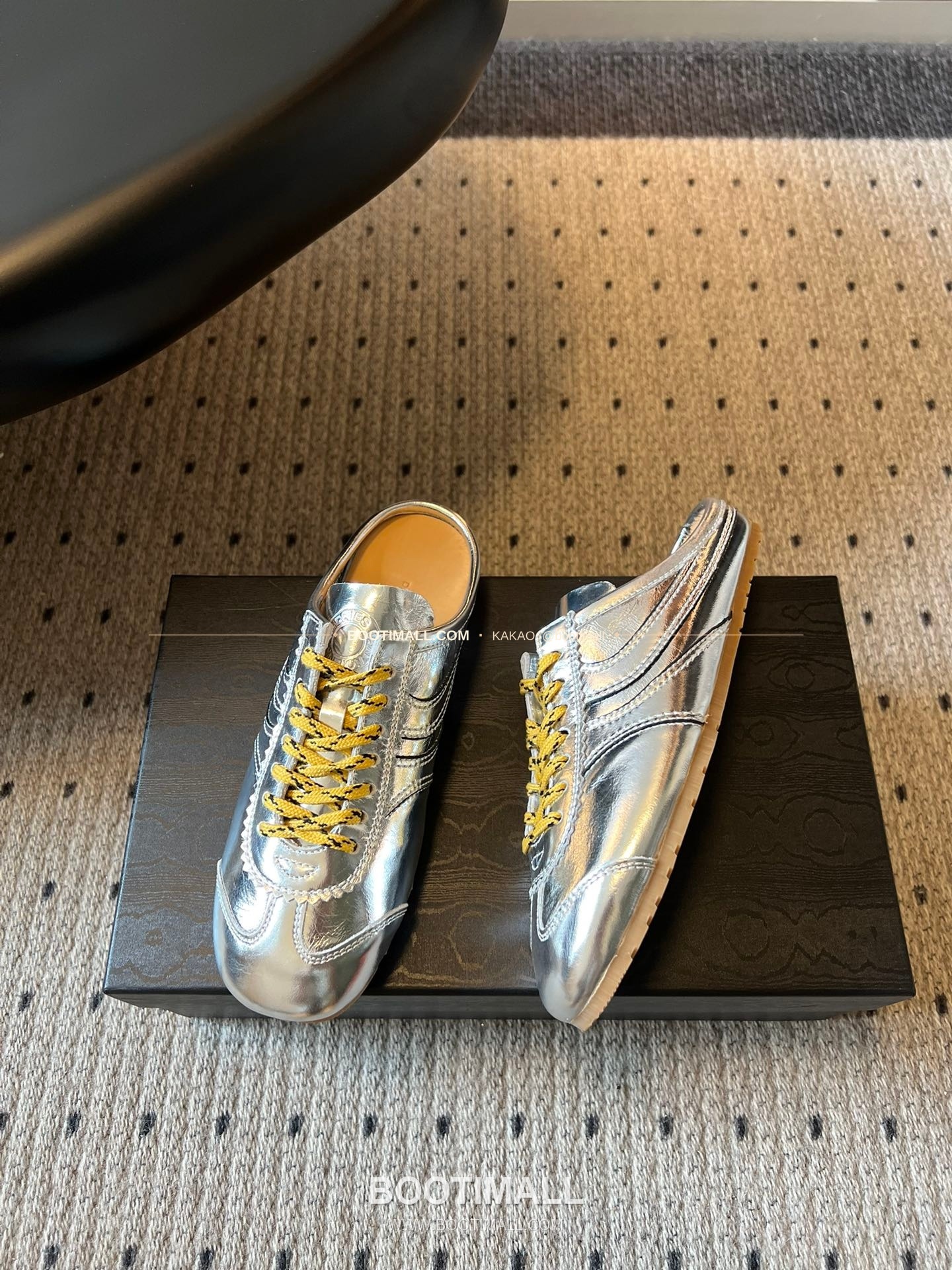 드리스반노튼 2026SS 소가죽 레이스업 독일군 하프 슬리퍼 스니커즈 Dries Van Noten 2026 SS Cow Leather Lace-Up German Trainer Half Mule Black Sneakers 4