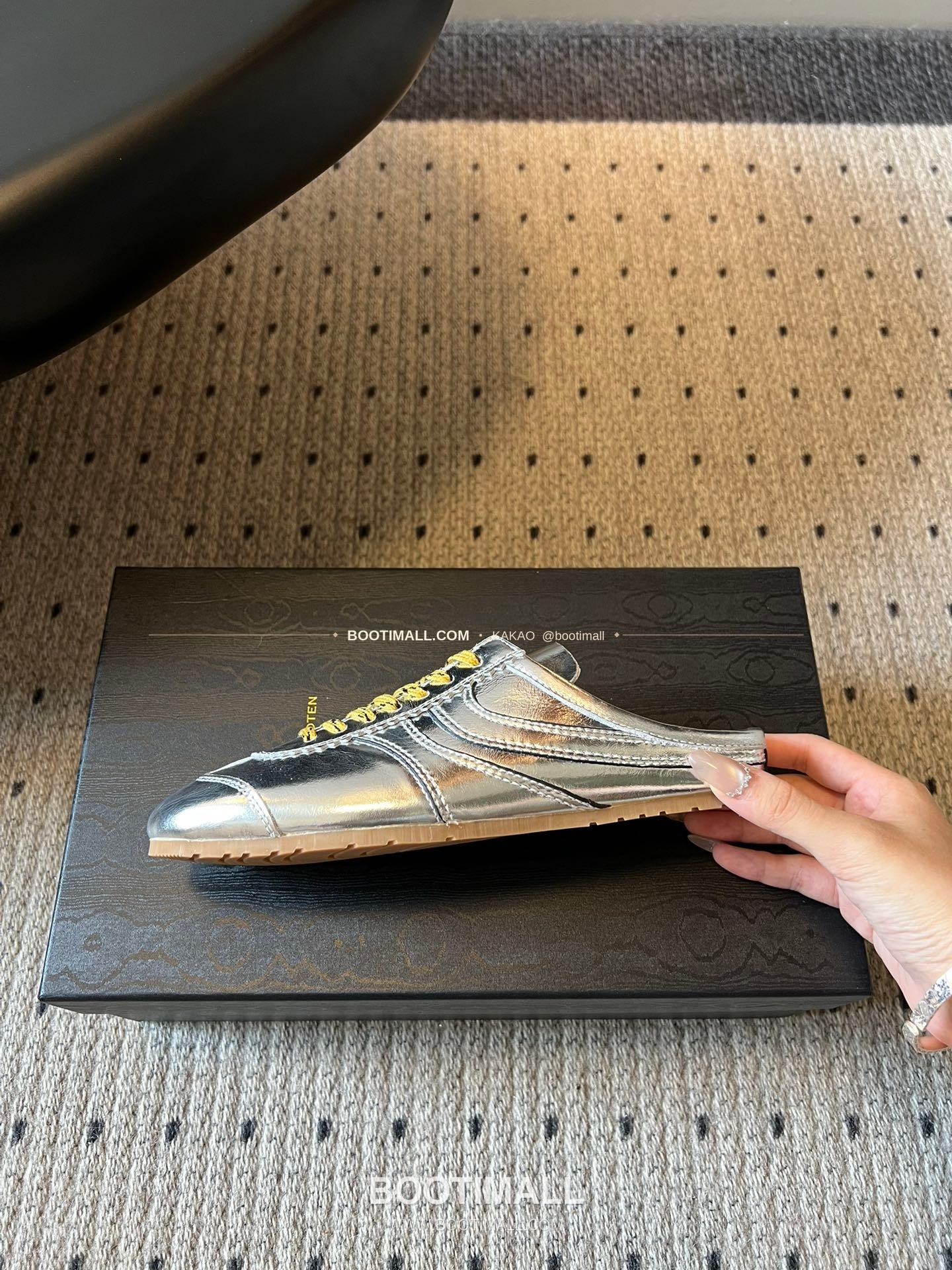 드리스반노튼 2026SS 소가죽 레이스업 독일군 하프 슬리퍼 스니커즈 Dries Van Noten 2026 SS Cow Leather Lace-Up German Trainer Half Mule Black Sneakers 5