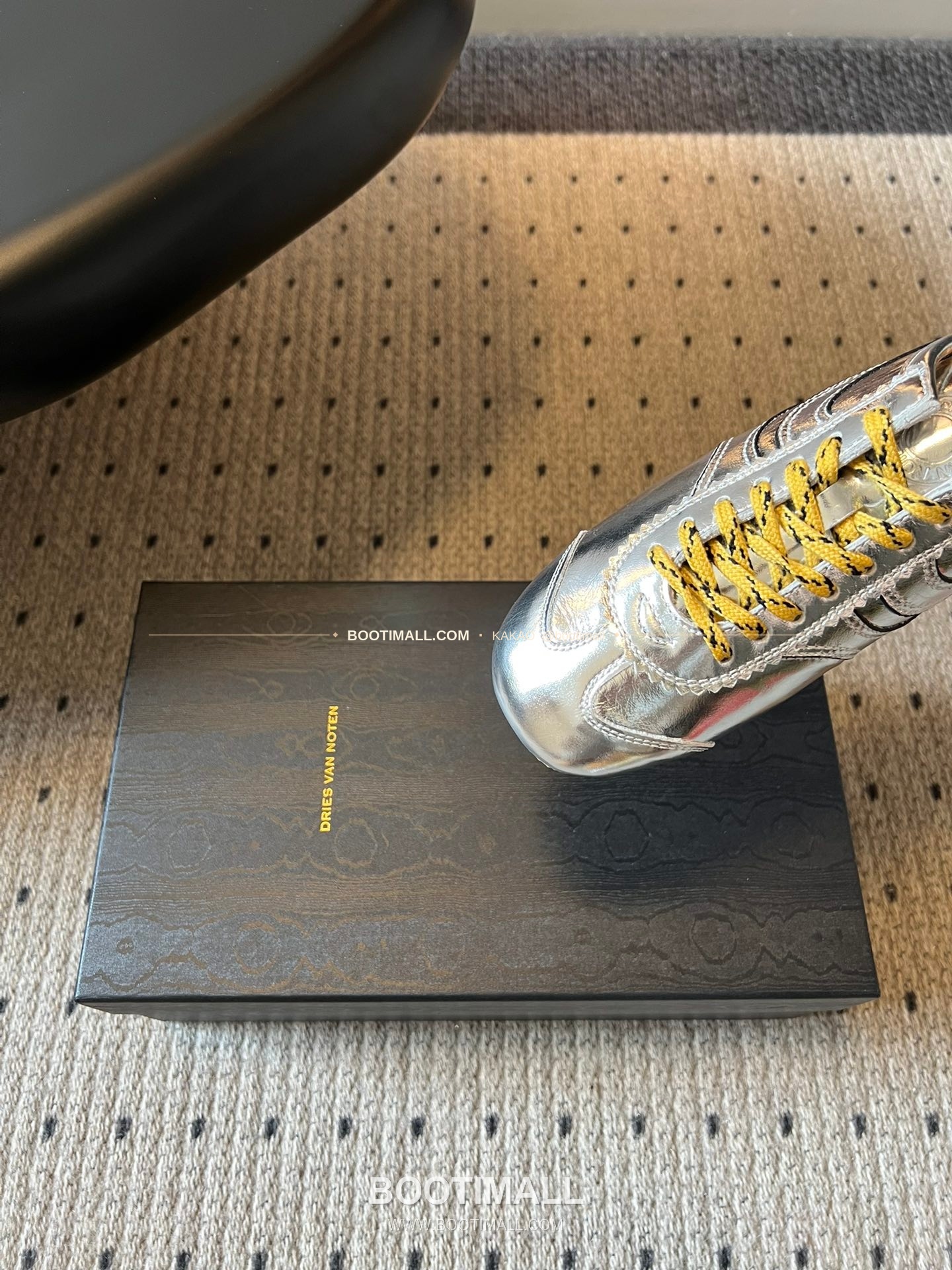 드리스반노튼 2026SS 소가죽 레이스업 독일군 하프 슬리퍼 스니커즈 Dries Van Noten 2026 SS Cow Leather Lace-Up German Trainer Half Mule Black Sneakers 7