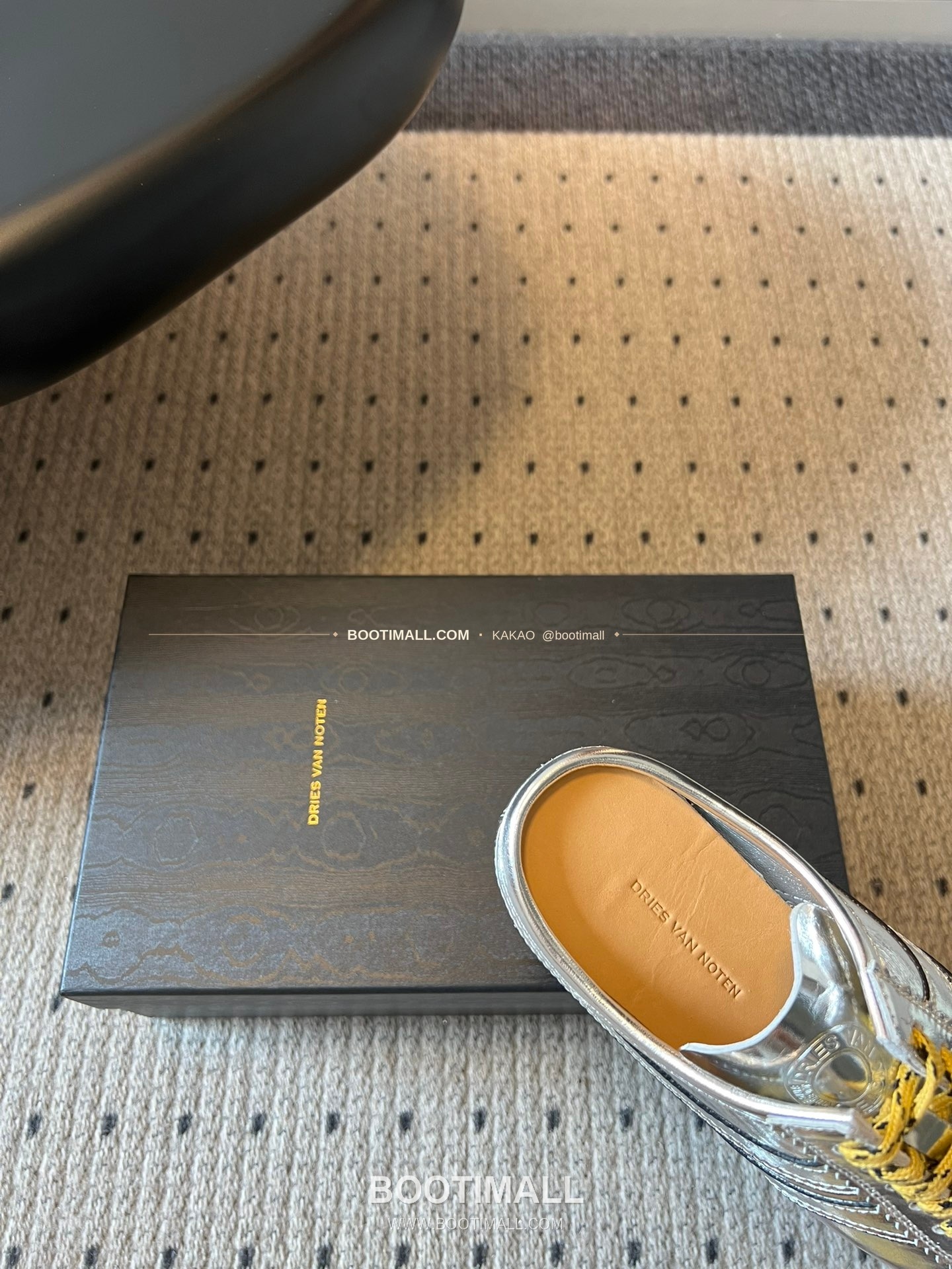 드리스반노튼 2026SS 소가죽 레이스업 독일군 하프 슬리퍼 스니커즈 Dries Van Noten 2026 SS Cow Leather Lace-Up German Trainer Half Mule Black Sneakers 8