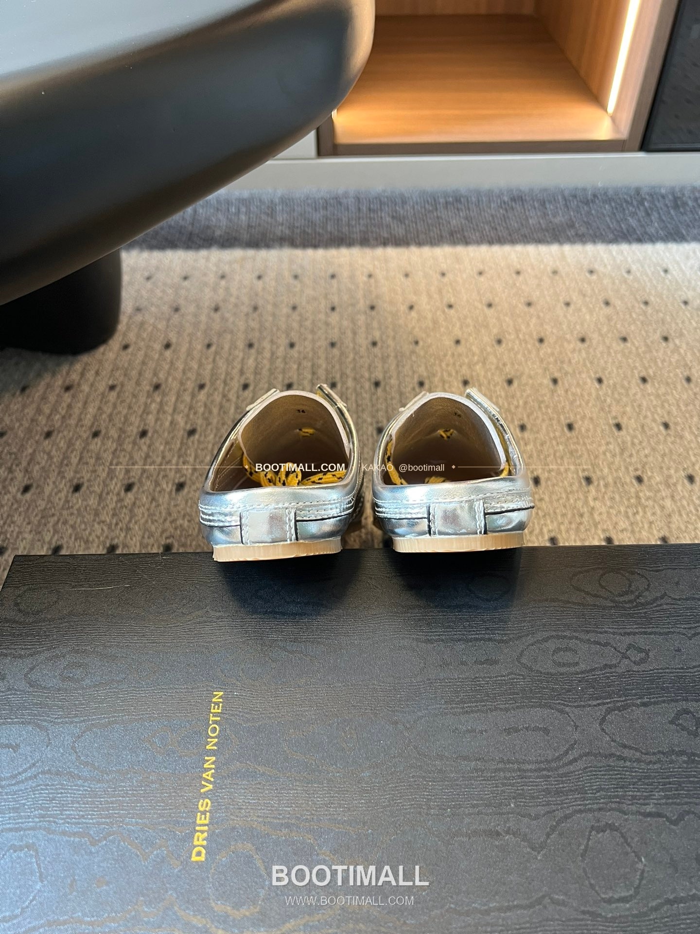 드리스반노튼 2026SS 소가죽 레이스업 독일군 하프 슬리퍼 스니커즈 Dries Van Noten 2026 SS Cow Leather Lace-Up German Trainer Half Mule Black Sneakers 9