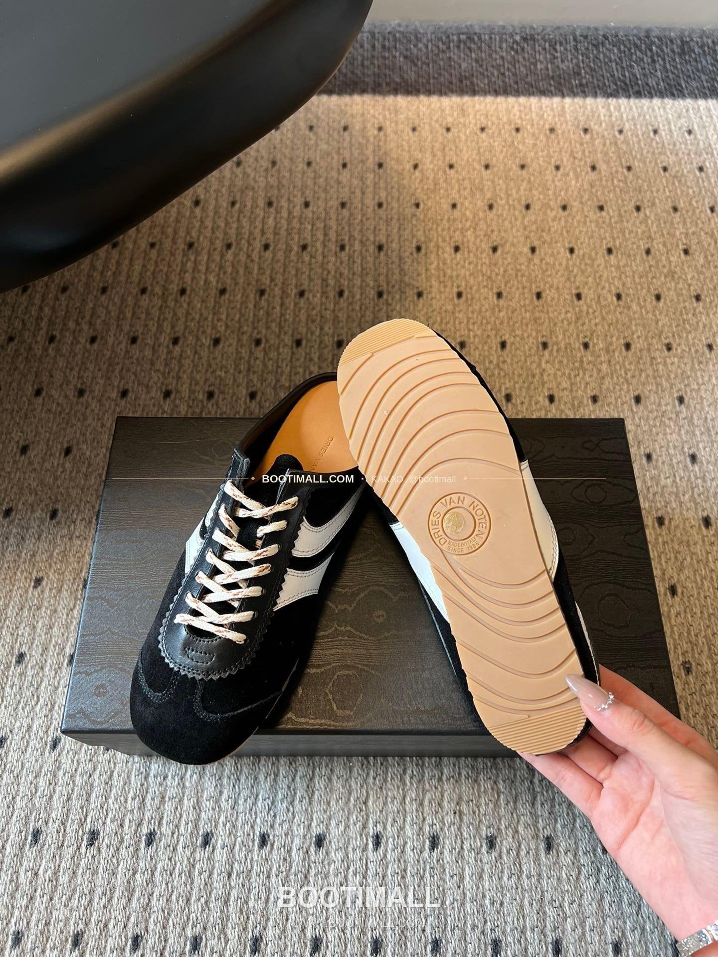 드리스반노튼 2026SS 소가죽 레이스업 독일군 하프 슬리퍼 스니커즈 Dries Van Noten 2026 SS Cow Leather Lace-Up German Trainer Half Mule Black Sneakers 3