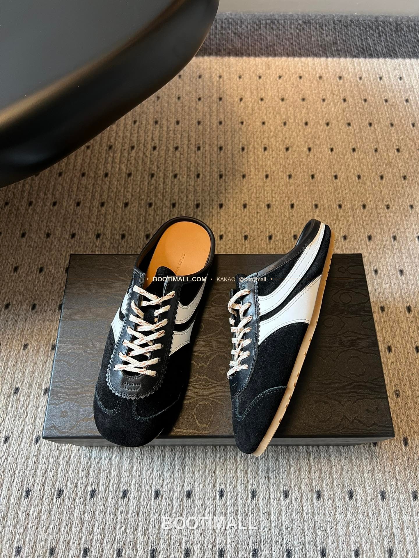 드리스반노튼 2026SS 소가죽 레이스업 독일군 하프 슬리퍼 스니커즈 Dries Van Noten 2026 SS Cow Leather Lace-Up German Trainer Half Mule Black Sneakers 4