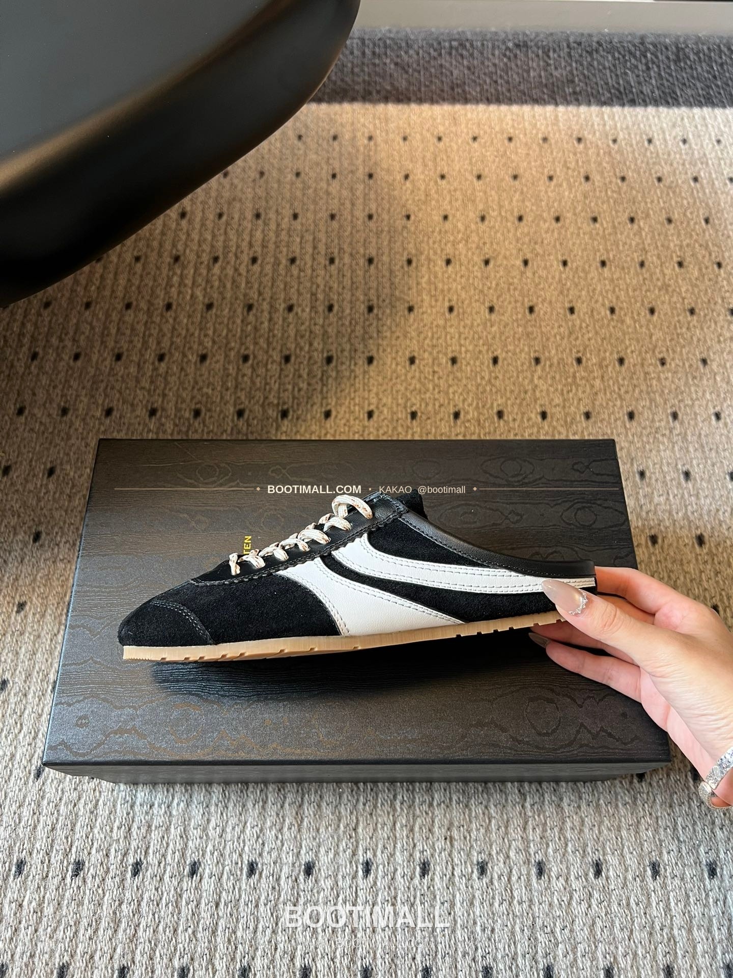 드리스반노튼 2026SS 소가죽 레이스업 독일군 하프 슬리퍼 스니커즈 Dries Van Noten 2026 SS Cow Leather Lace-Up German Trainer Half Mule Black Sneakers 5