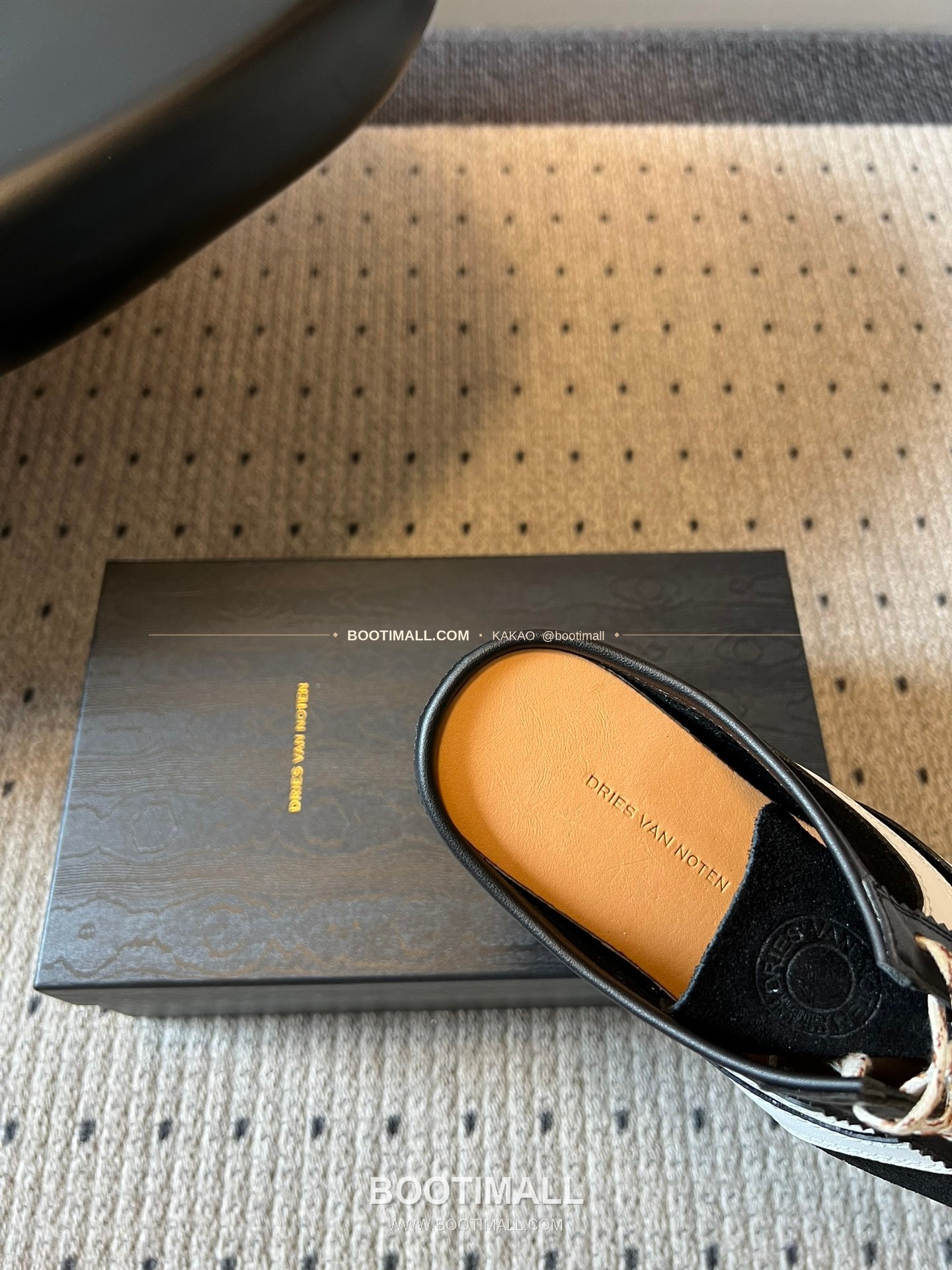 드리스반노튼 2026SS 소가죽 레이스업 독일군 하프 슬리퍼 스니커즈 Dries Van Noten 2026 SS Cow Leather Lace-Up German Trainer Half Mule Black Sneakers 8