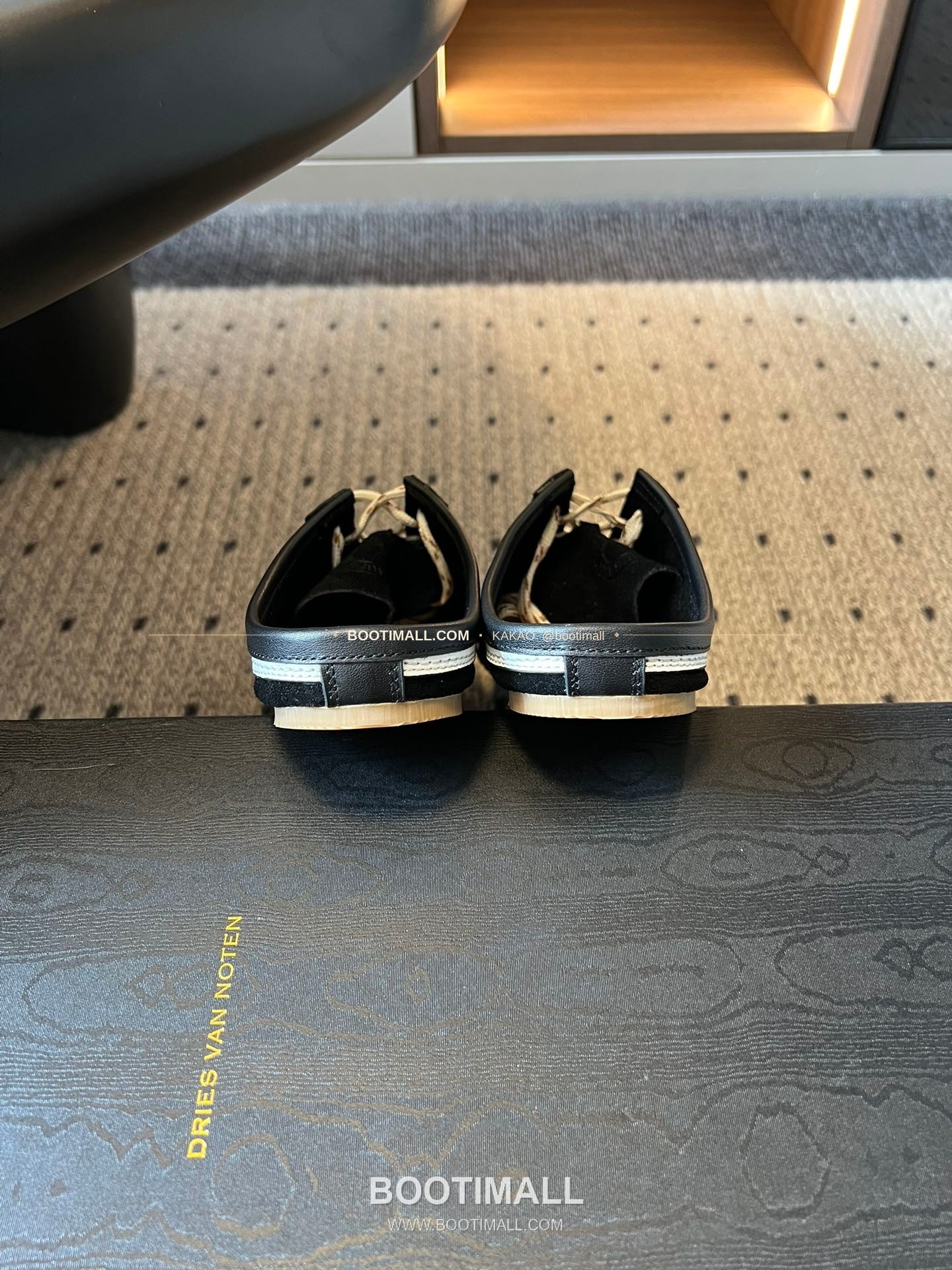 드리스반노튼 2026SS 소가죽 레이스업 독일군 하프 슬리퍼 스니커즈 Dries Van Noten 2026 SS Cow Leather Lace-Up German Trainer Half Mule Black Sneakers 9