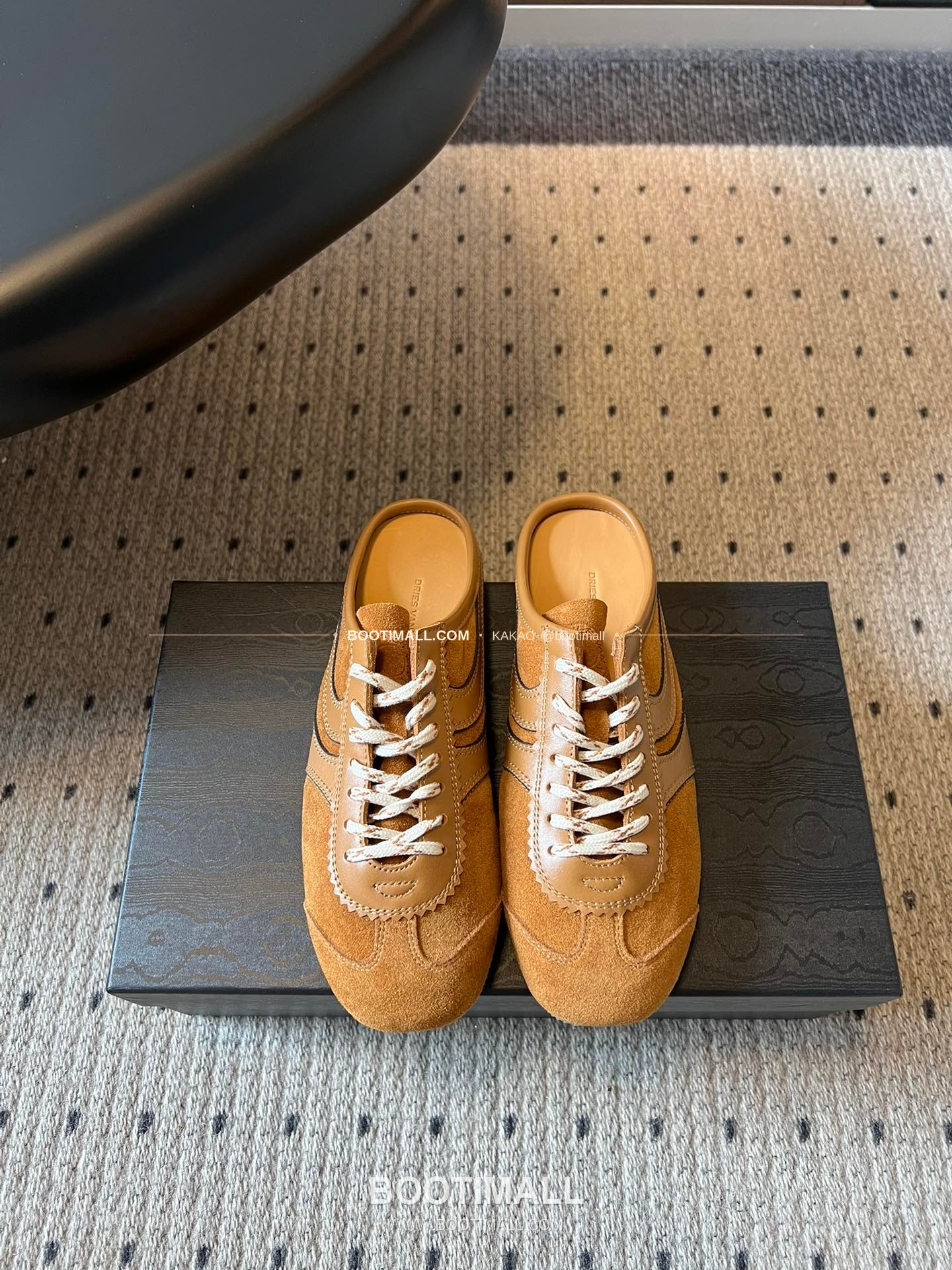 드리스반노튼 2026SS 소가죽 레이스업 독일군 하프 슬리퍼 스니커즈 Dries Van Noten 2026 SS Cow Leather Lace-Up German Trainer Half Mule Black Sneakers 1