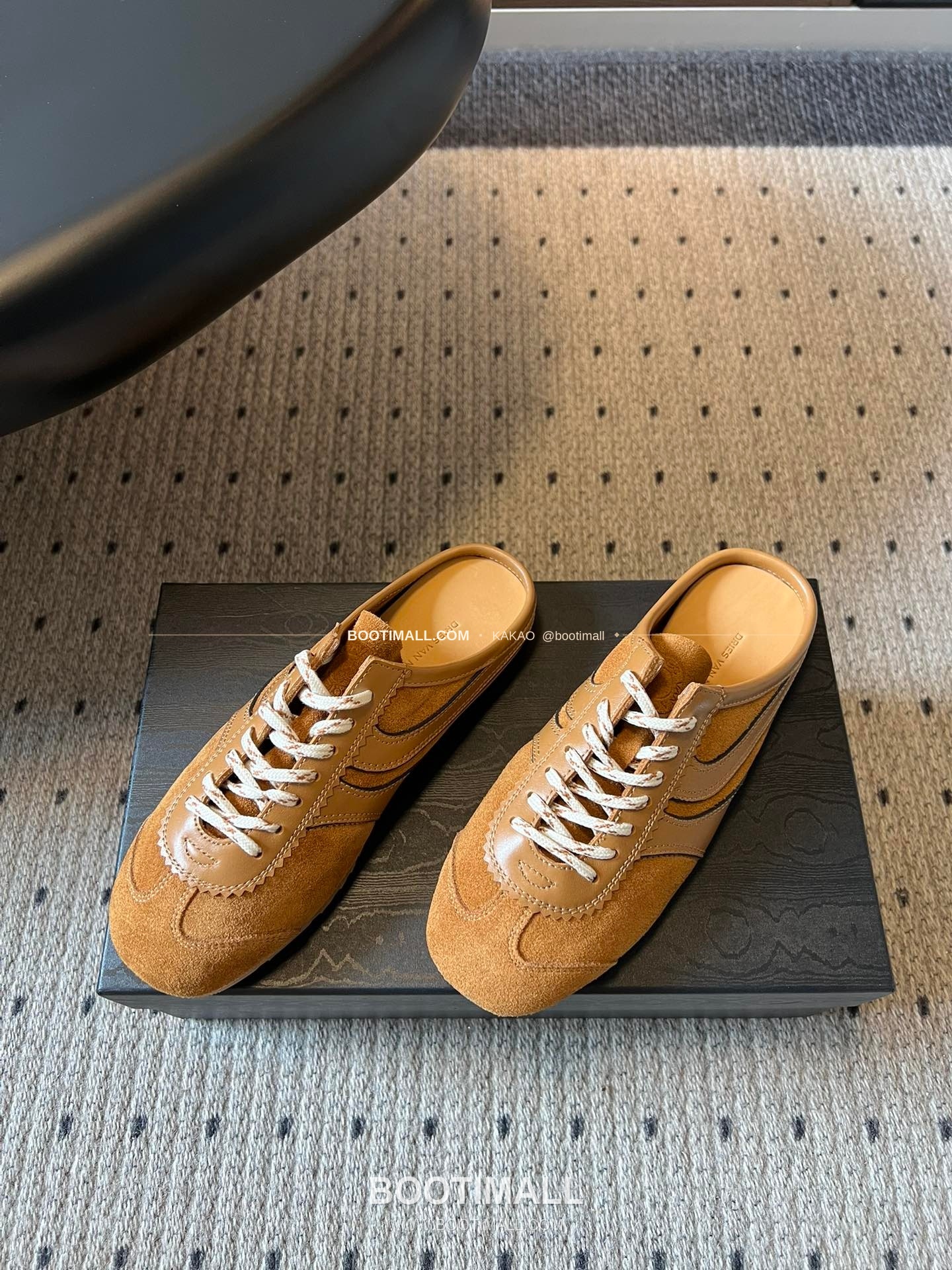 드리스반노튼 2026SS 소가죽 레이스업 독일군 하프 슬리퍼 스니커즈 Dries Van Noten 2026 SS Cow Leather Lace-Up German Trainer Half Mule Black Sneakers 2