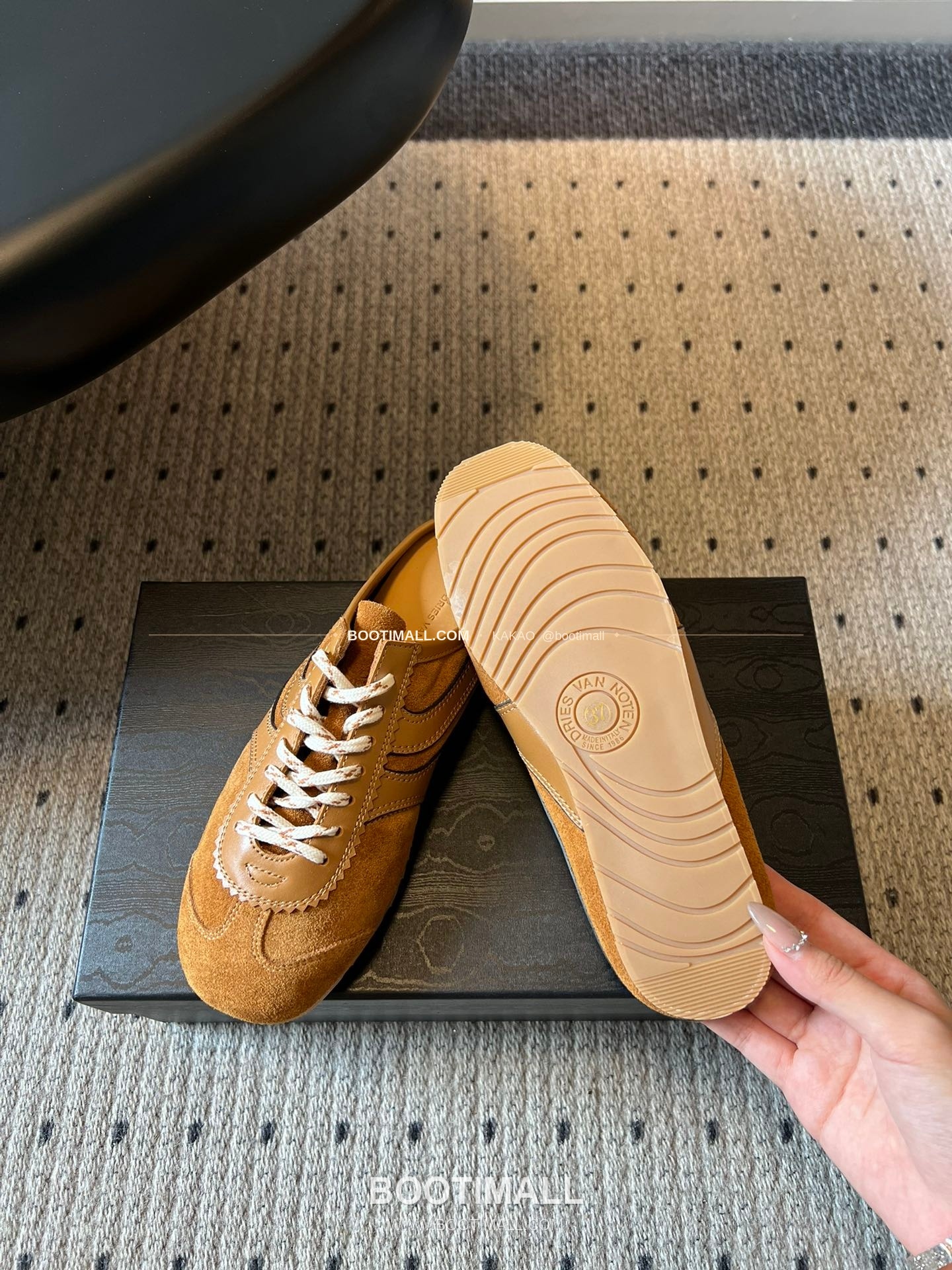 드리스반노튼 2026SS 소가죽 레이스업 독일군 하프 슬리퍼 스니커즈 Dries Van Noten 2026 SS Cow Leather Lace-Up German Trainer Half Mule Black Sneakers 3