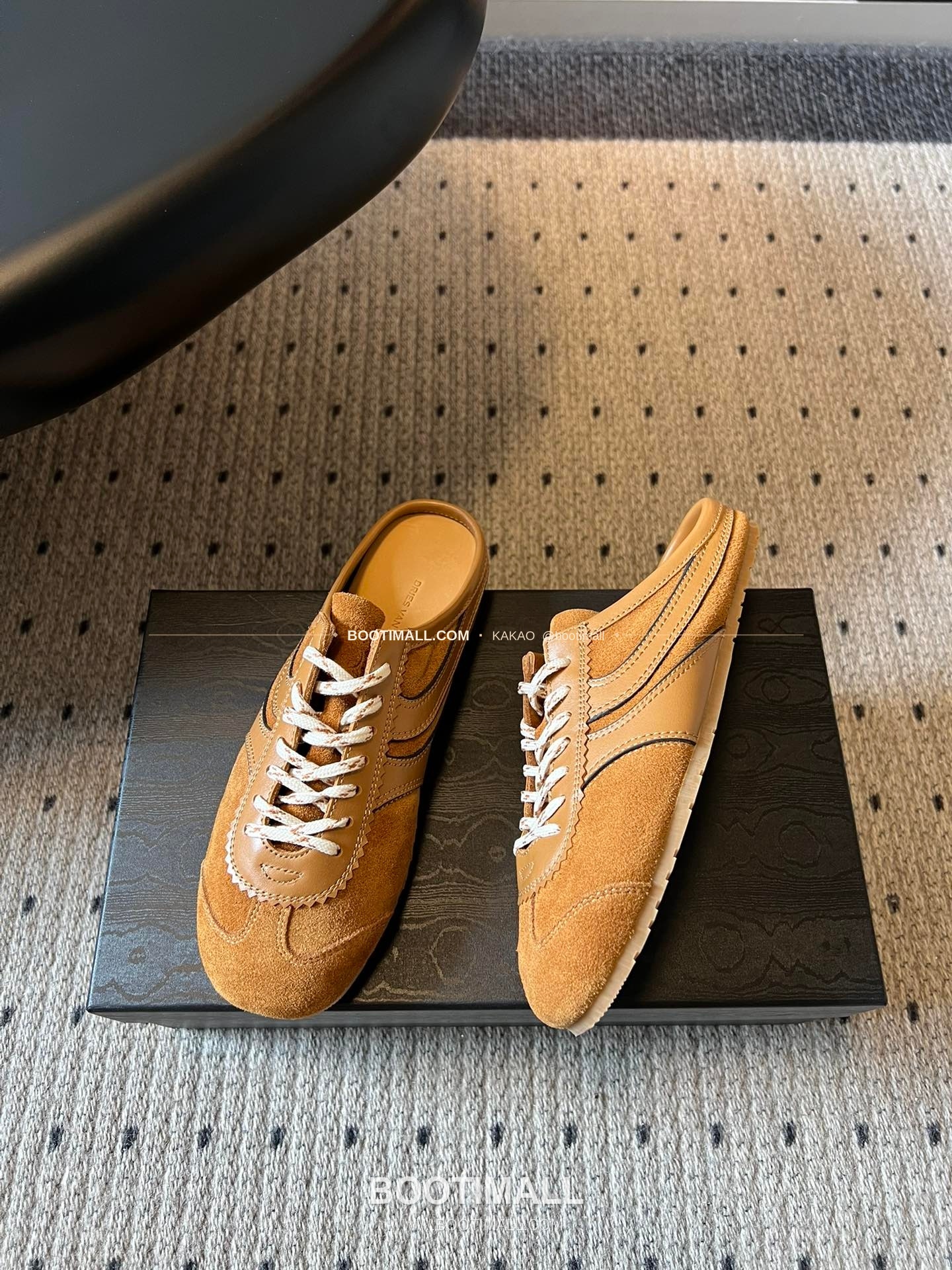 드리스반노튼 2026SS 소가죽 레이스업 독일군 하프 슬리퍼 스니커즈 Dries Van Noten 2026 SS Cow Leather Lace-Up German Trainer Half Mule Black Sneakers 4