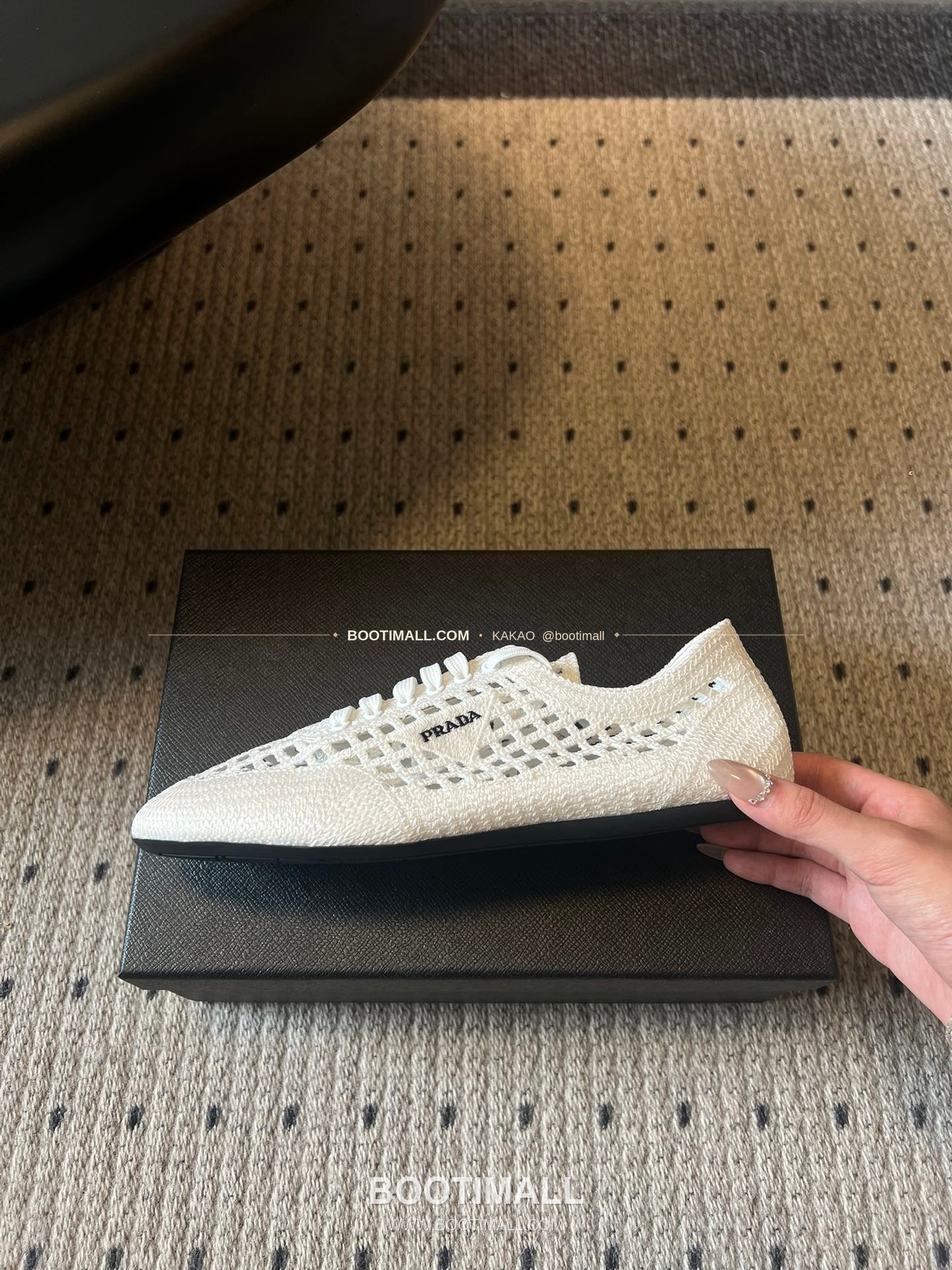 프라다 2026SS 메쉬 자수 레이스업 로우탑 스니커즈 Prada 2026 SS Mesh Embroidered Lace-Up Low Top Black Sneakers 5