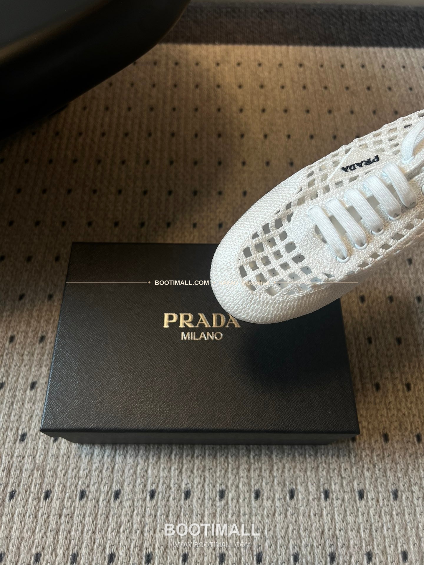 프라다 2026SS 메쉬 자수 레이스업 로우탑 스니커즈 Prada 2026 SS Mesh Embroidered Lace-Up Low Top Black Sneakers 7
