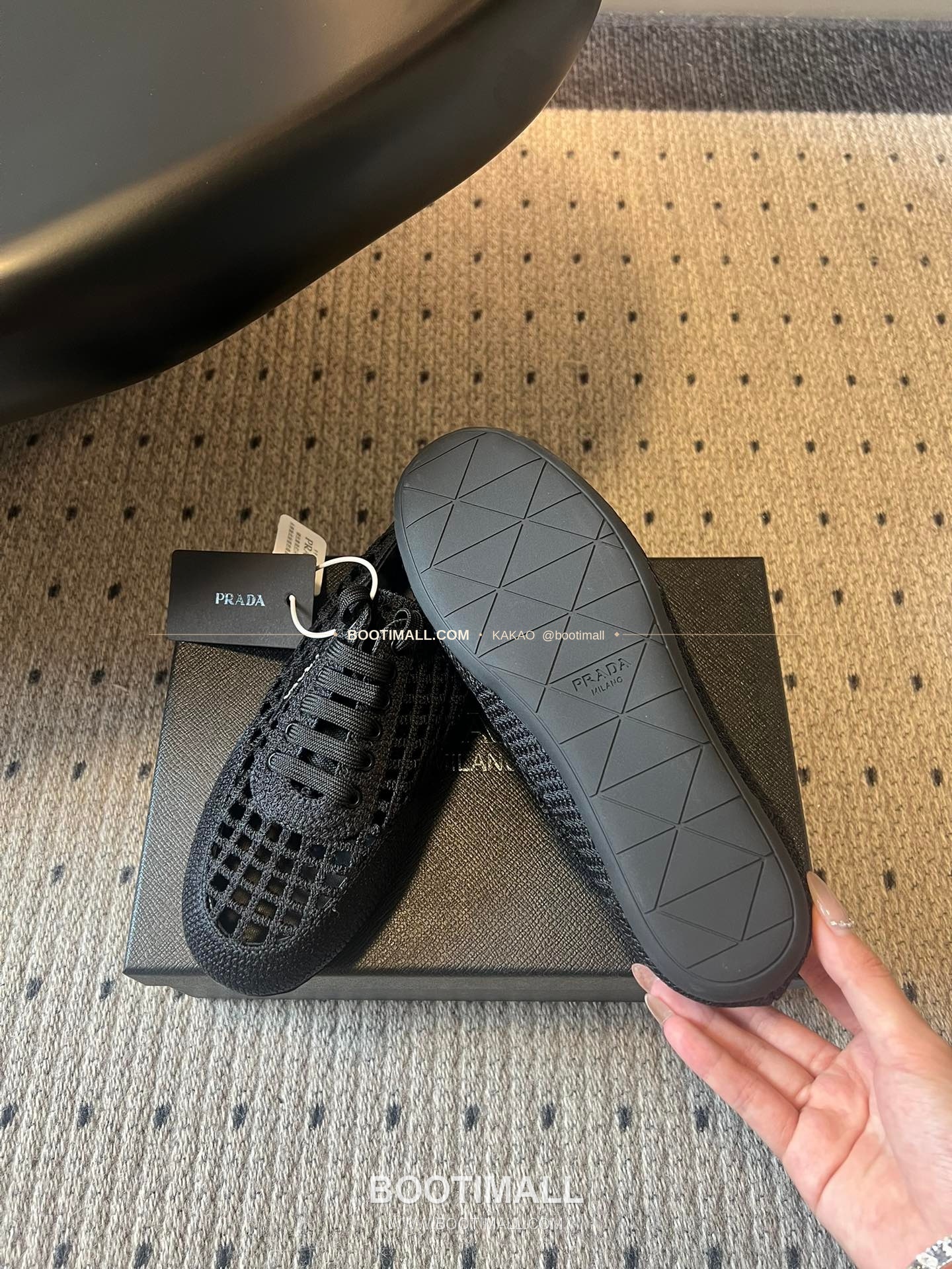 프라다 2026SS 메쉬 자수 레이스업 로우탑 스니커즈 Prada 2026 SS Mesh Embroidered Lace-Up Low Top Black Sneakers 3