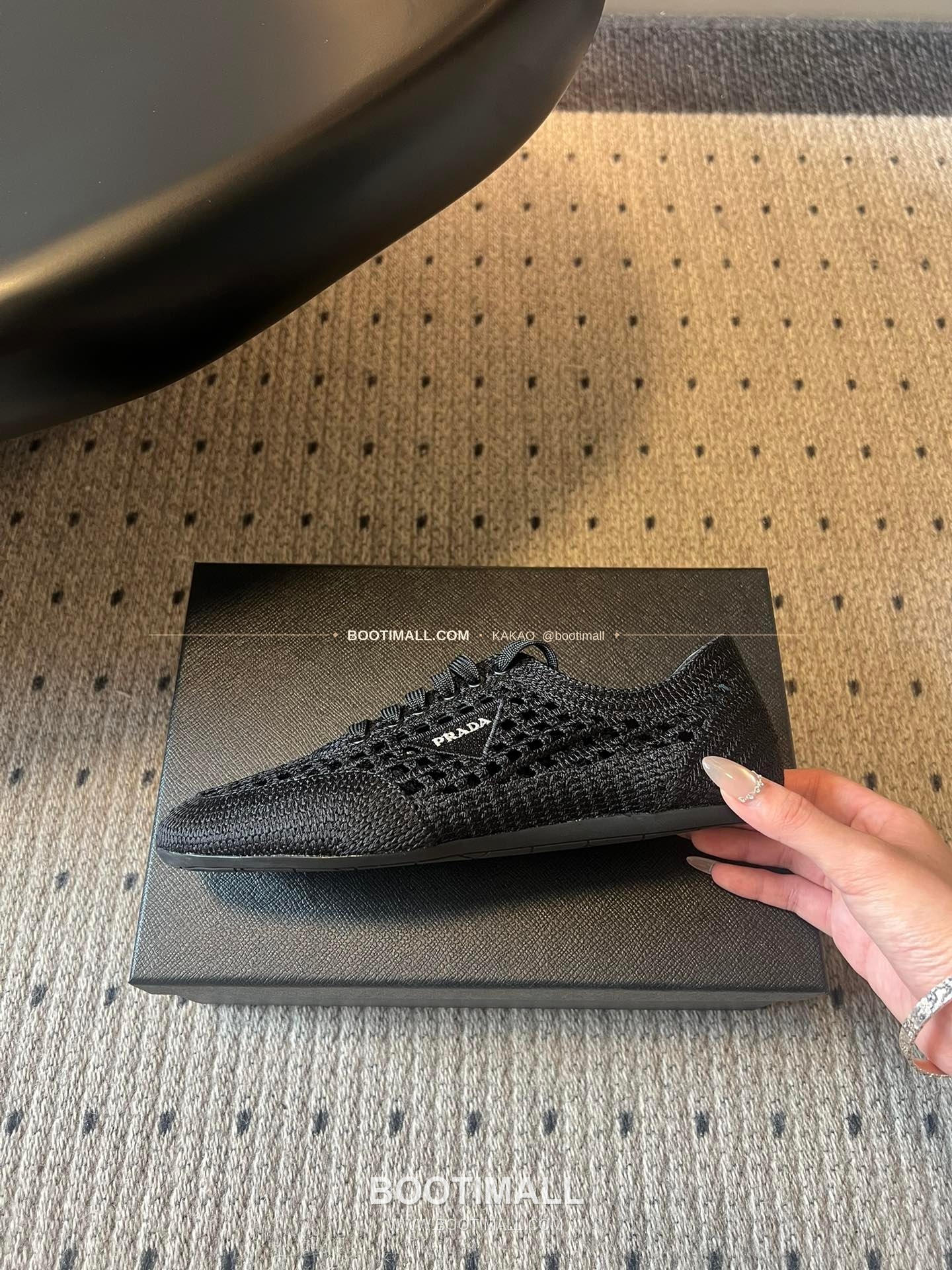 프라다 2026SS 메쉬 자수 레이스업 로우탑 스니커즈 Prada 2026 SS Mesh Embroidered Lace-Up Low Top Black Sneakers 5