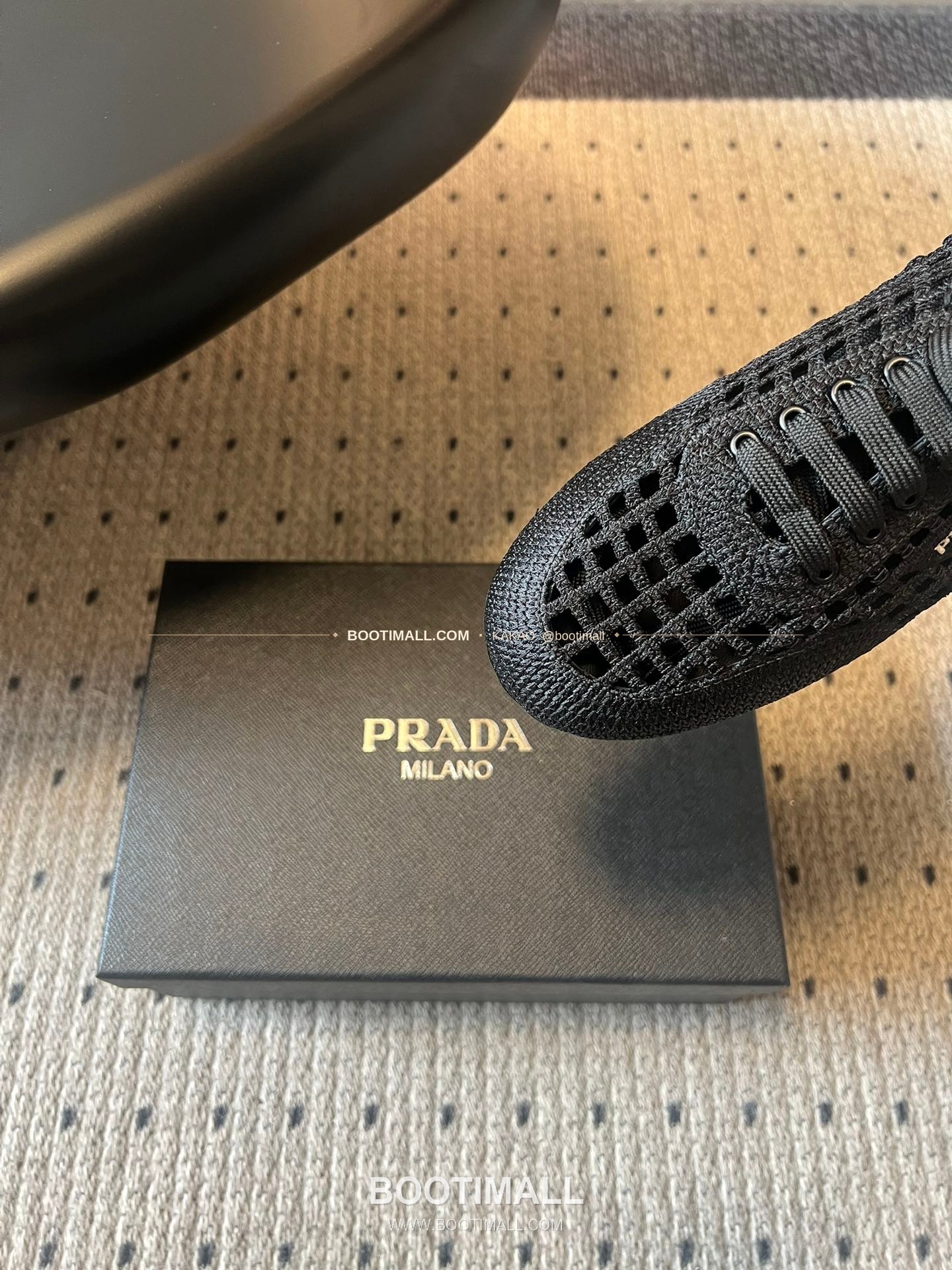 프라다 2026SS 메쉬 자수 레이스업 로우탑 스니커즈 Prada 2026 SS Mesh Embroidered Lace-Up Low Top Black Sneakers 7