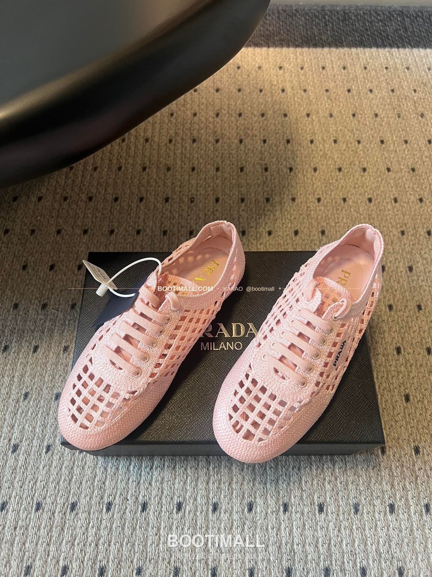 프라다 2026SS 메쉬 자수 레이스업 로우탑 스니커즈 Prada 2026 SS Mesh Embroidered Lace-Up Low Top Black Sneakers 2