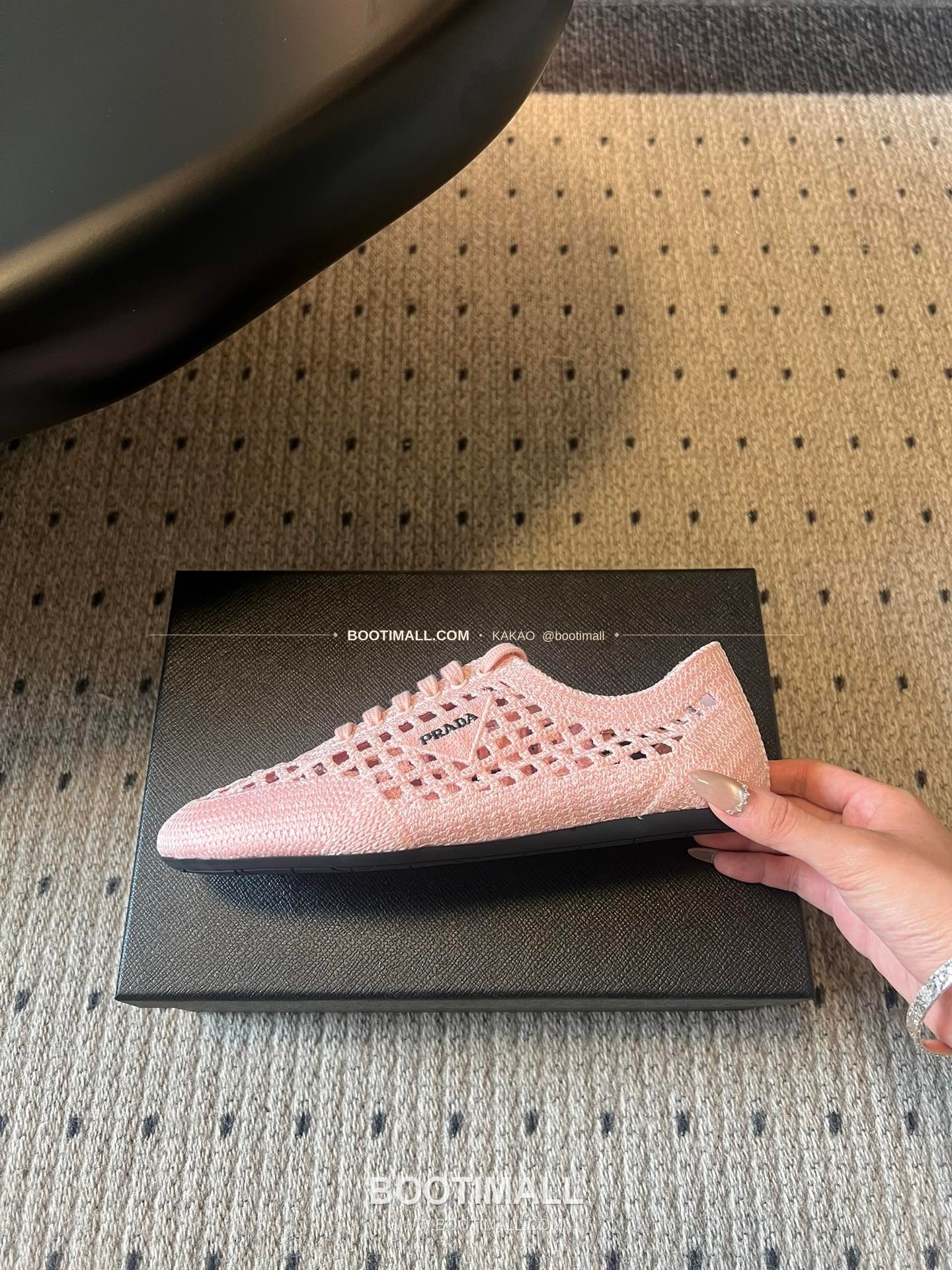 프라다 2026SS 메쉬 자수 레이스업 로우탑 스니커즈 Prada 2026 SS Mesh Embroidered Lace-Up Low Top Black Sneakers 5