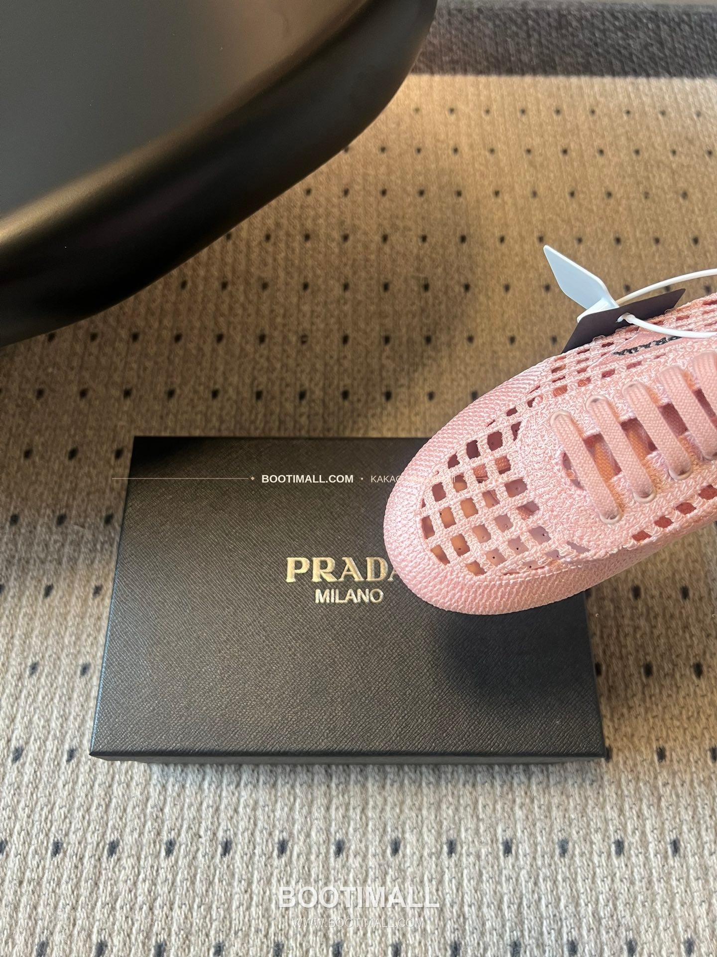 프라다 2026SS 메쉬 자수 레이스업 로우탑 스니커즈 Prada 2026 SS Mesh Embroidered Lace-Up Low Top Black Sneakers 7