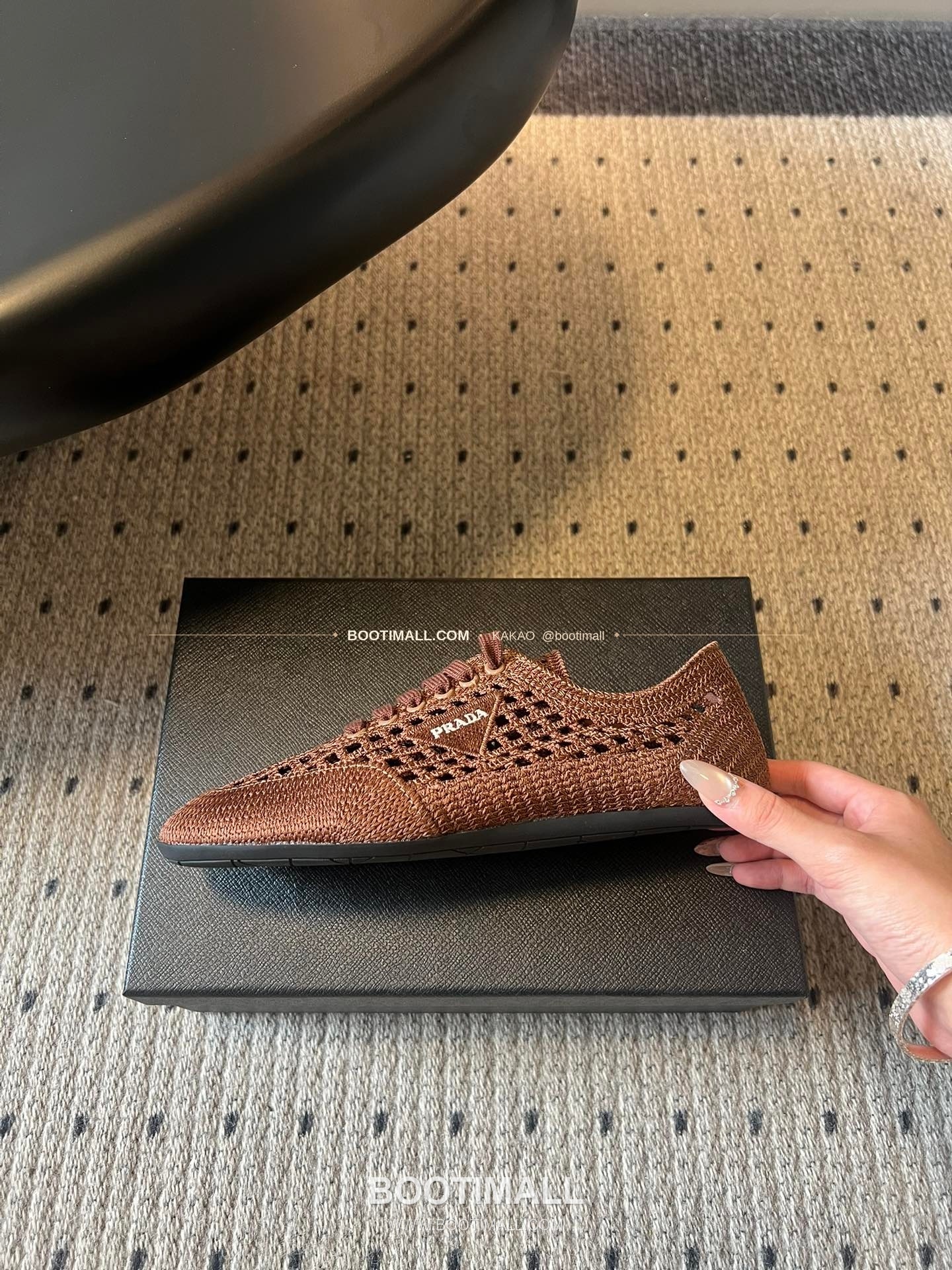 프라다 2026SS 메쉬 자수 레이스업 로우탑 스니커즈 Prada 2026 SS Mesh Embroidered Lace-Up Low Top Black Sneakers 5