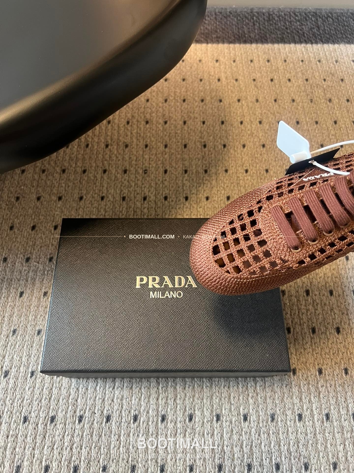 프라다 2026SS 메쉬 자수 레이스업 로우탑 스니커즈 Prada 2026 SS Mesh Embroidered Lace-Up Low Top Black Sneakers 7