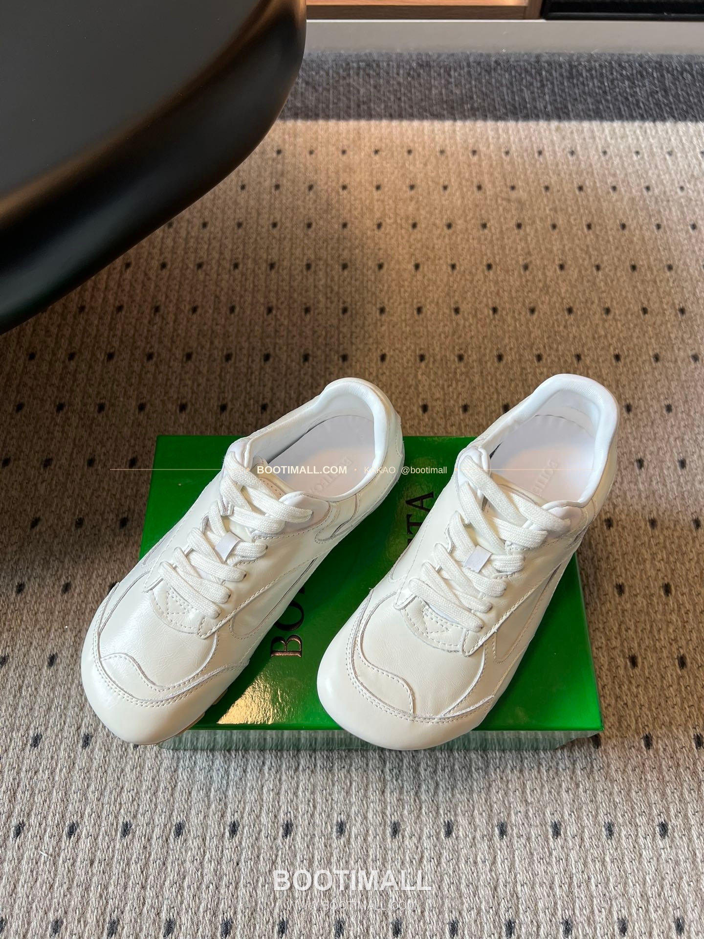 보테가베네타 2026SS 소가죽 레이스업 독일군 로우탑 스니커즈 Bottega Veneta 2026 SS Cow Leather Lace-Up German Trainer Low Top Ivory Sneakers 2