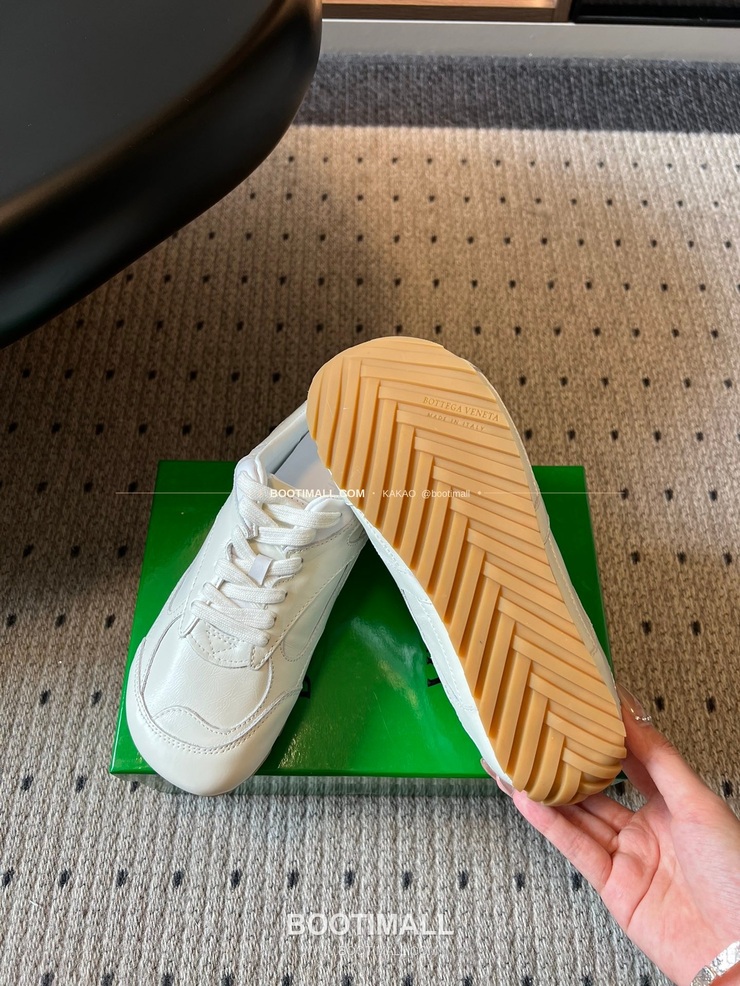 보테가베네타 2026SS 소가죽 레이스업 독일군 로우탑 스니커즈 Bottega Veneta 2026 SS Cow Leather Lace-Up German Trainer Low Top Ivory Sneakers 3