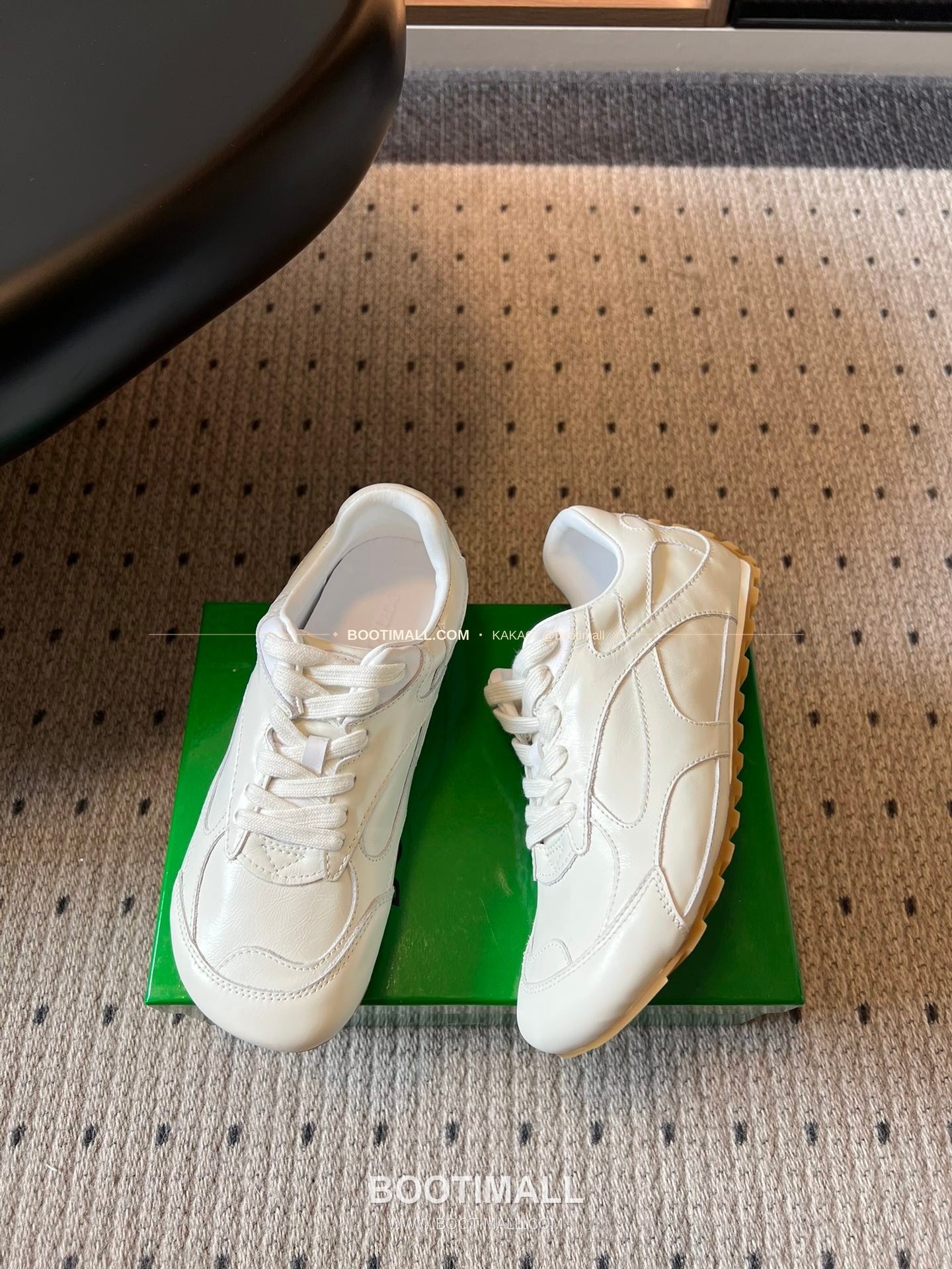 보테가베네타 2026SS 소가죽 레이스업 독일군 로우탑 스니커즈 Bottega Veneta 2026 SS Cow Leather Lace-Up German Trainer Low Top Ivory Sneakers 4
