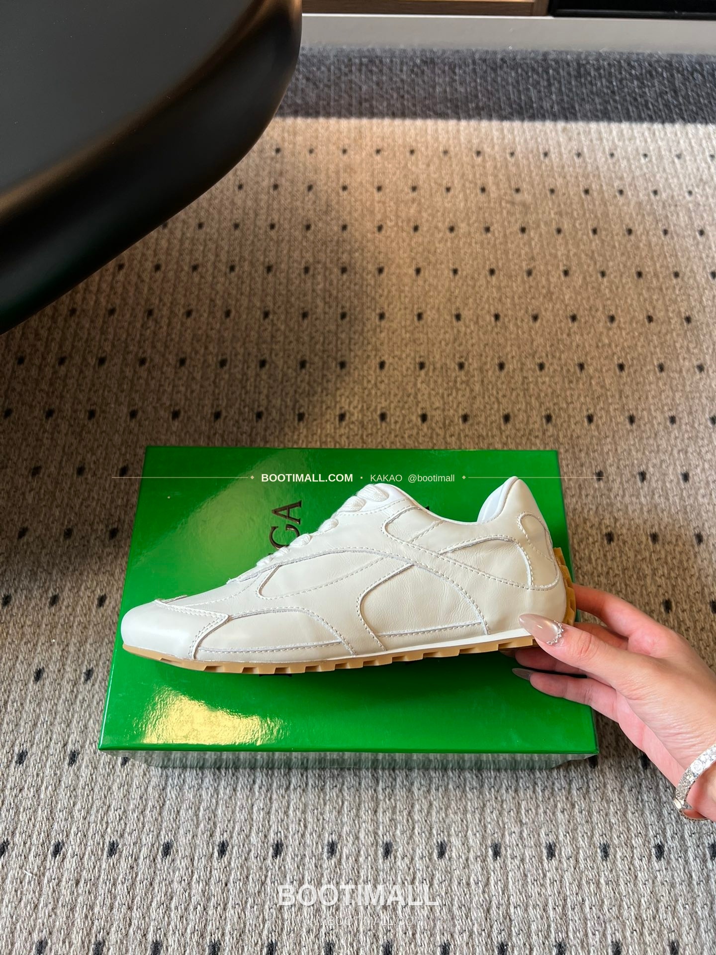 보테가베네타 2026SS 소가죽 레이스업 독일군 로우탑 스니커즈 Bottega Veneta 2026 SS Cow Leather Lace-Up German Trainer Low Top Ivory Sneakers 5