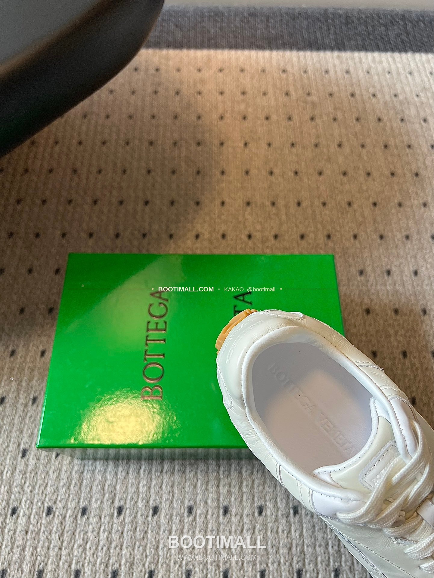 보테가베네타 2026SS 소가죽 레이스업 독일군 로우탑 스니커즈 Bottega Veneta 2026 SS Cow Leather Lace-Up German Trainer Low Top Ivory Sneakers 8