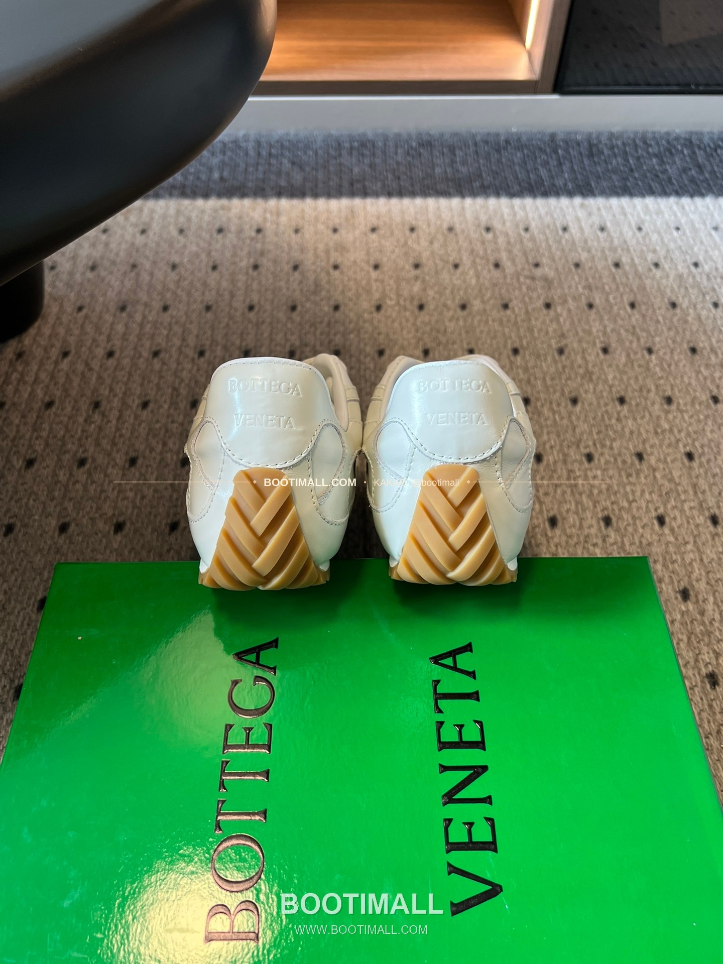 보테가베네타 2026SS 소가죽 레이스업 독일군 로우탑 스니커즈 Bottega Veneta 2026 SS Cow Leather Lace-Up German Trainer Low Top Ivory Sneakers 9