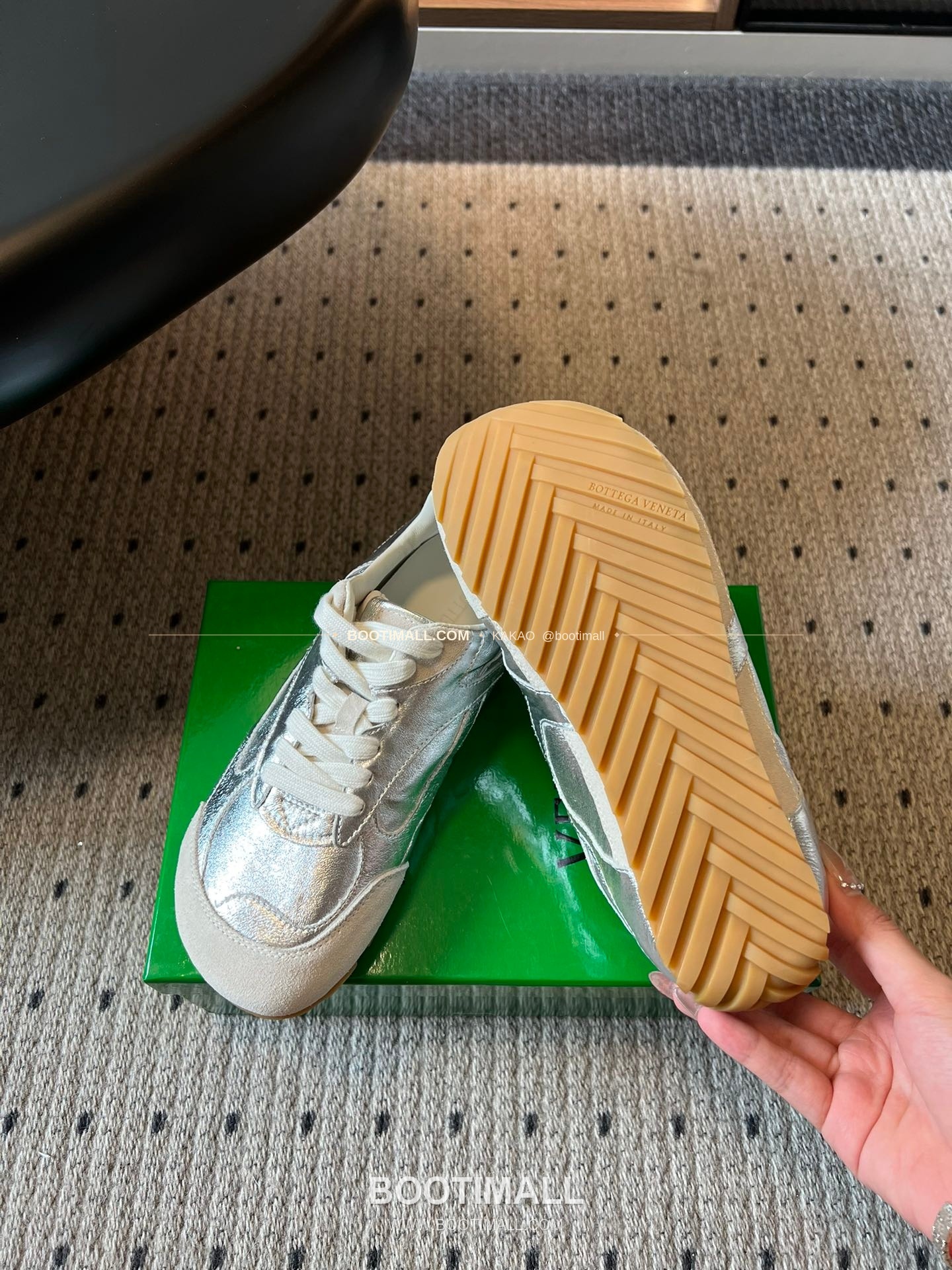 보테가베네타 2026SS 소가죽 레이스업 독일군 로우탑 스니커즈 Bottega Veneta 2026 SS Cow Leather Lace-Up German Trainer Low Top Ivory Sneakers 3