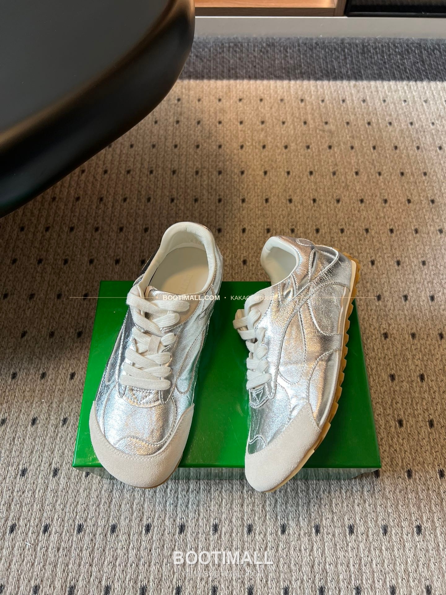 보테가베네타 2026SS 소가죽 레이스업 독일군 로우탑 스니커즈 Bottega Veneta 2026 SS Cow Leather Lace-Up German Trainer Low Top Ivory Sneakers 4