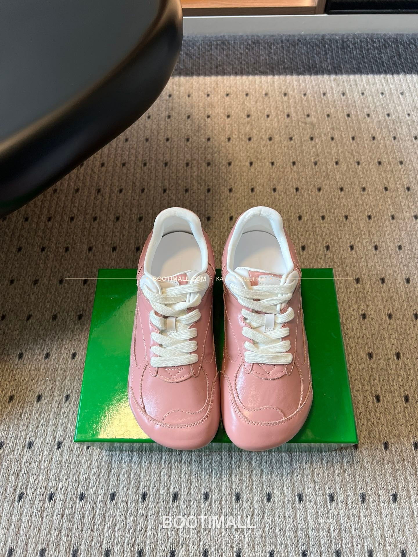 보테가베네타 2026SS 소가죽 레이스업 독일군 로우탑 스니커즈 Bottega Veneta 2026 SS Cow Leather Lace-Up German Trainer Low Top Ivory Sneakers 1