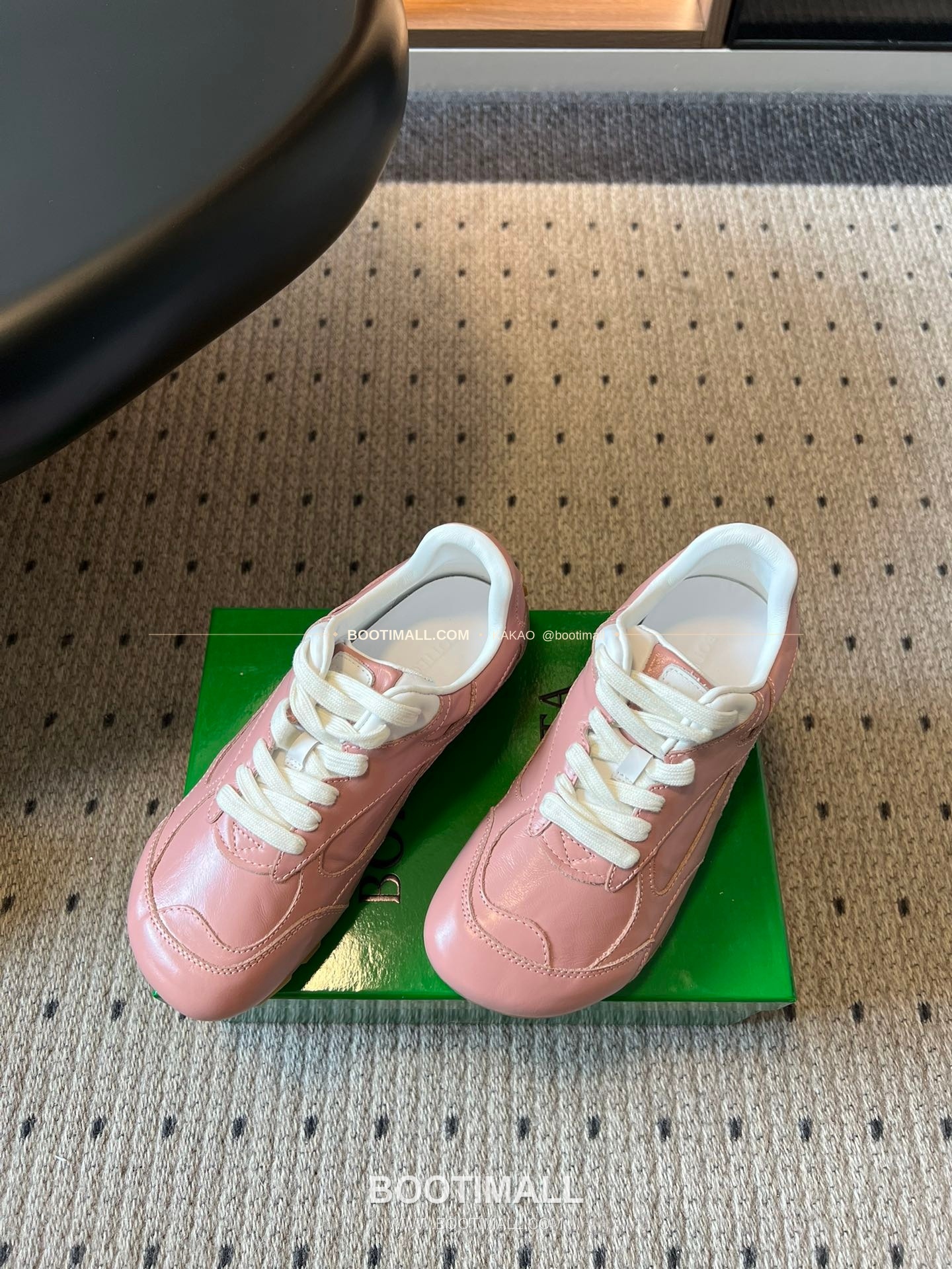 보테가베네타 2026SS 소가죽 레이스업 독일군 로우탑 스니커즈 Bottega Veneta 2026 SS Cow Leather Lace-Up German Trainer Low Top Ivory Sneakers 2