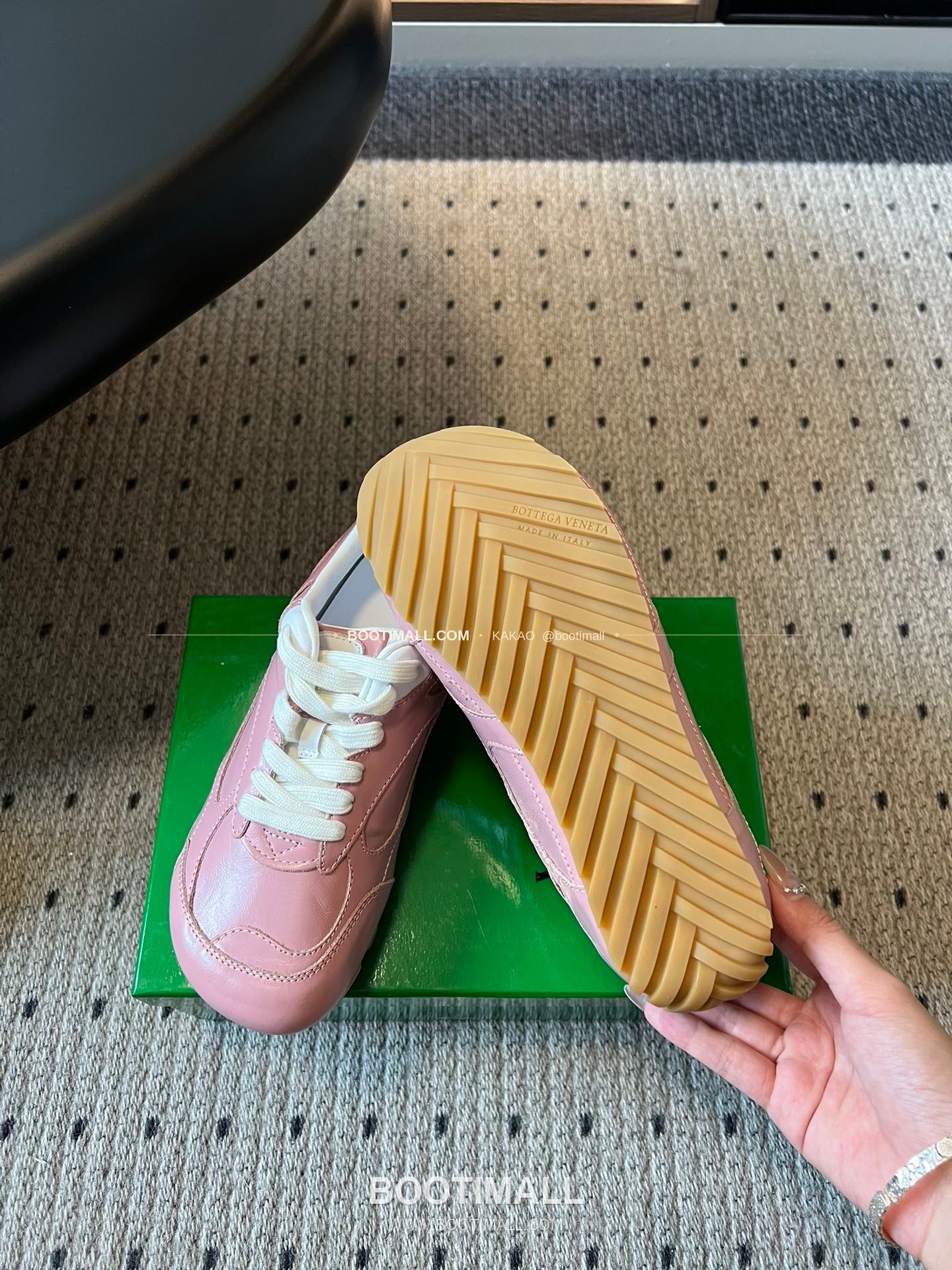 보테가베네타 2026SS 소가죽 레이스업 독일군 로우탑 스니커즈 Bottega Veneta 2026 SS Cow Leather Lace-Up German Trainer Low Top Ivory Sneakers 3