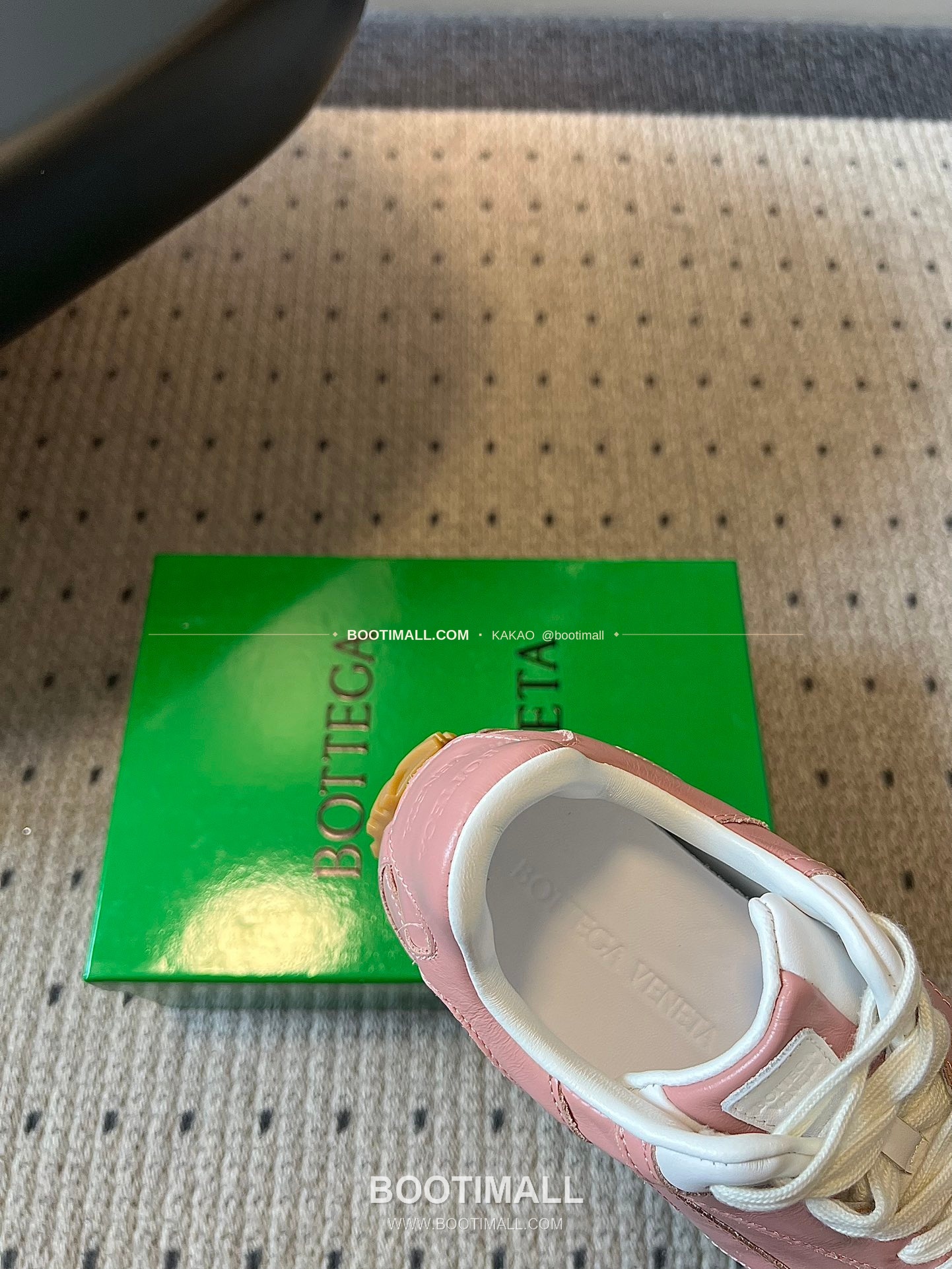 보테가베네타 2026SS 소가죽 레이스업 독일군 로우탑 스니커즈 Bottega Veneta 2026 SS Cow Leather Lace-Up German Trainer Low Top Ivory Sneakers 8