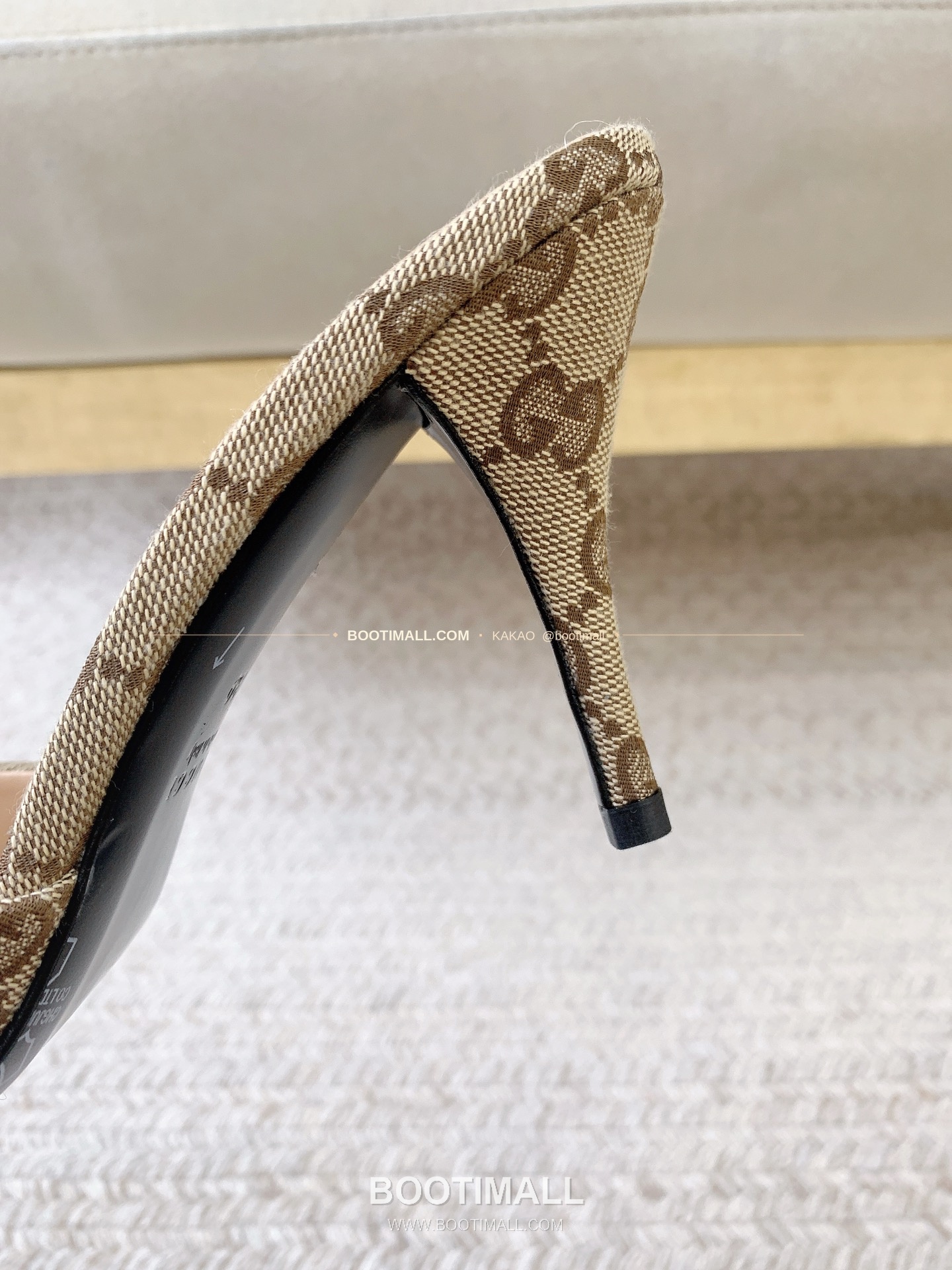 구찌 2026 GG 모노그램 호스빗 스퀘어토 블랙 뮬 샌들 Gucci 2026 GG Monogram Horsebit Square Toe Black Mule Sandals 8.5cm 7